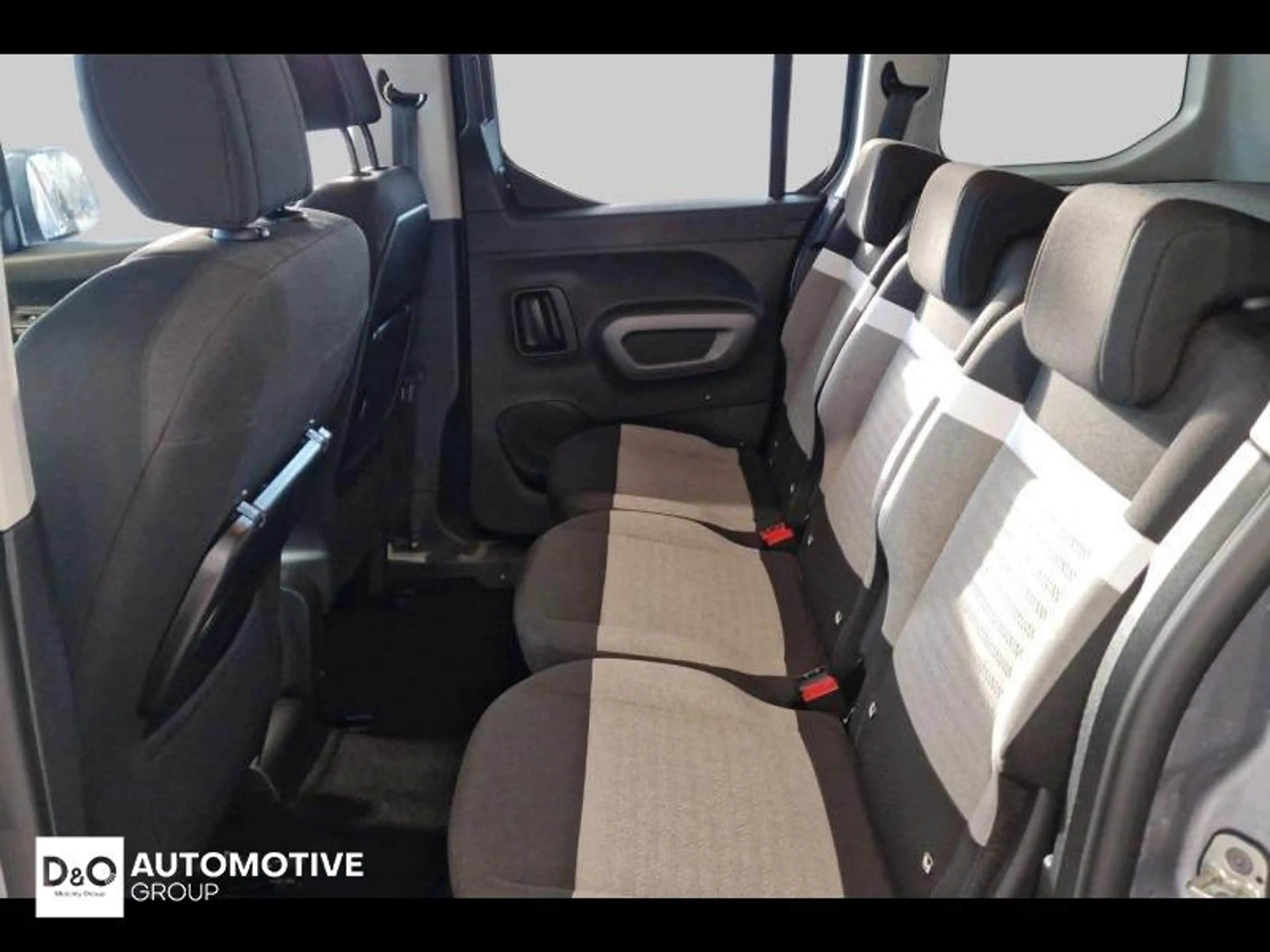 Citroen Berlingo Plus camera apple carplay android — photo 12