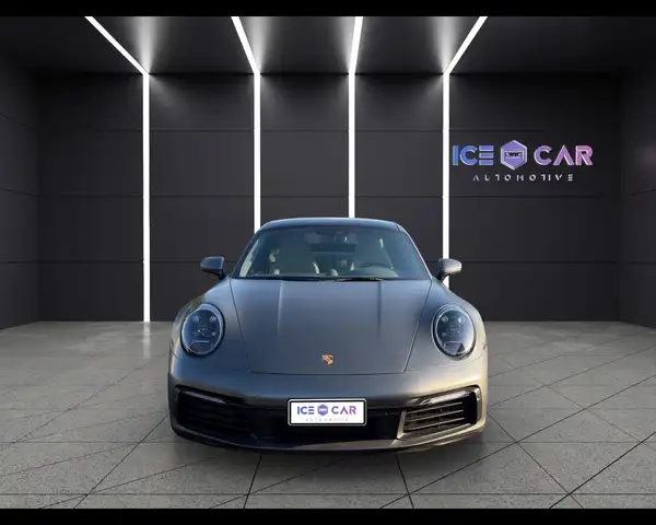 Porsche 911 view 2