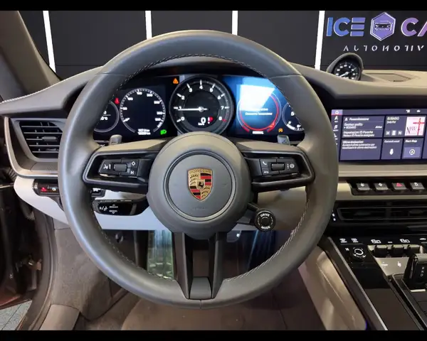 Porsche 911 view 11