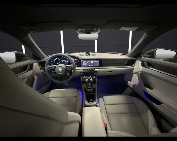 Porsche 911 view 10