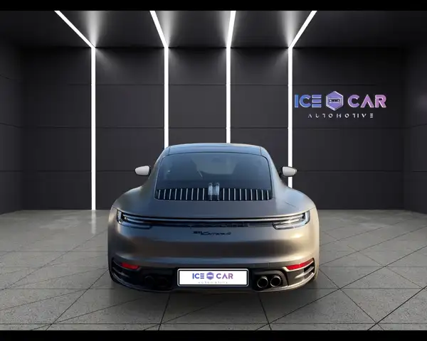 Porsche 911 view 6