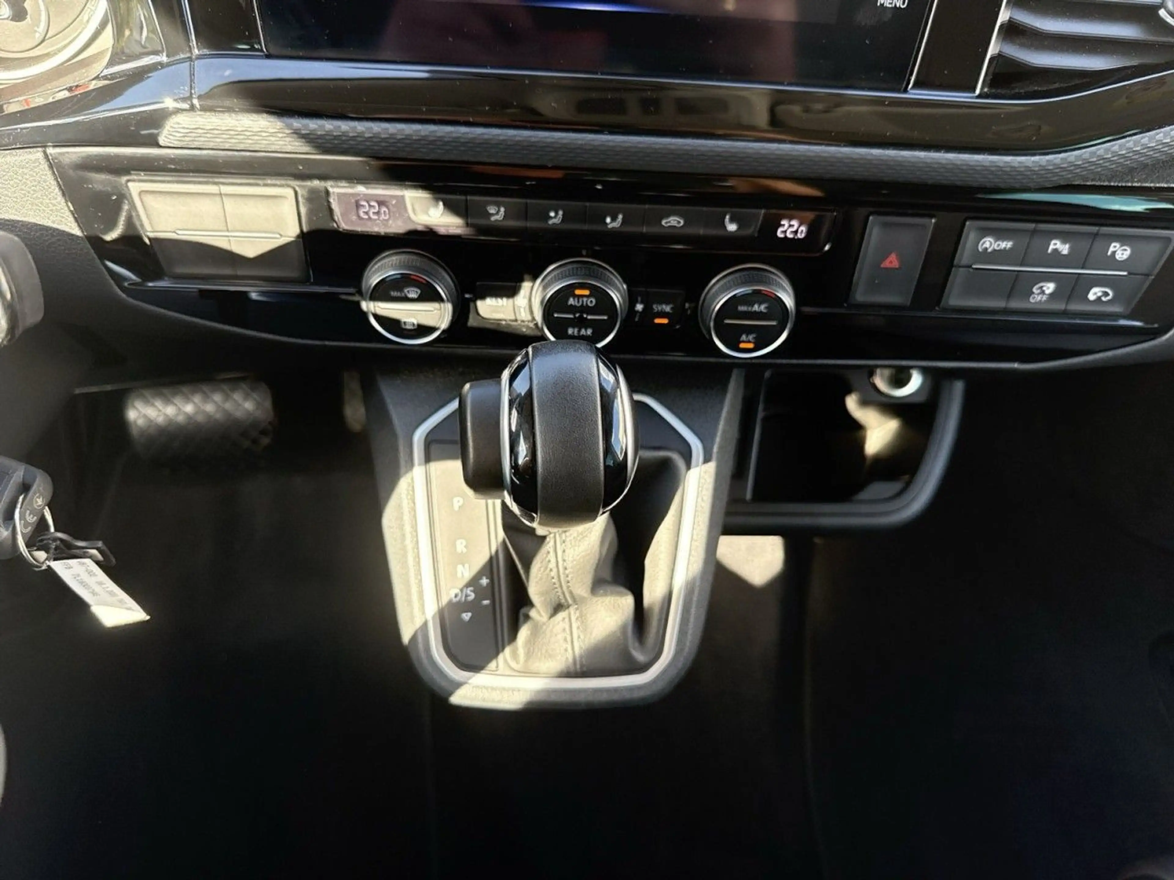 Volkswagen T6.1 Multivan Generation Six 2.0 TDI DSG KAM Standhzg AHK ACC — photo 12
