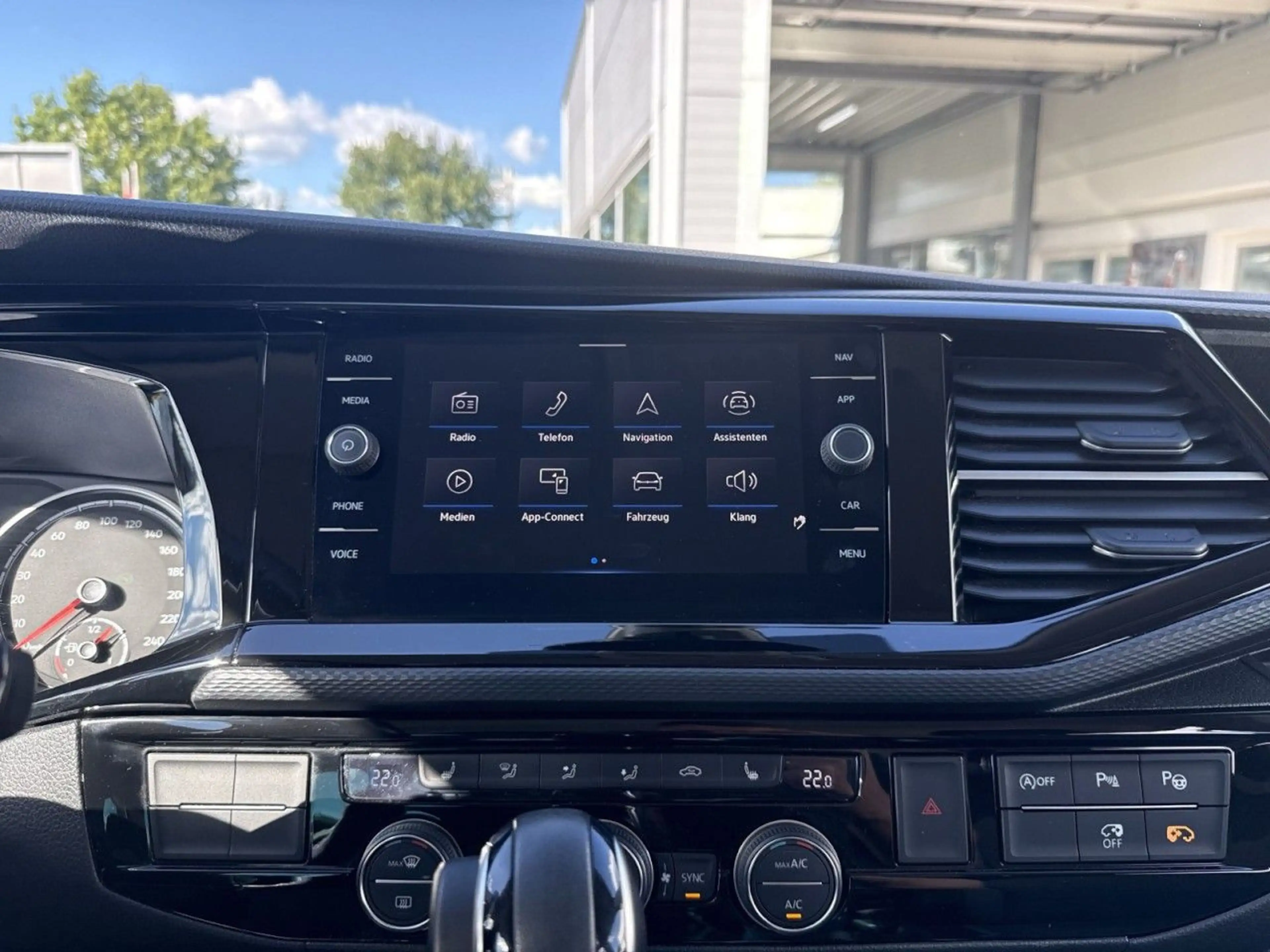 Volkswagen T6.1 Multivan Generation Six 2.0 TDI DSG KAM Standhzg AHK ACC — photo 10