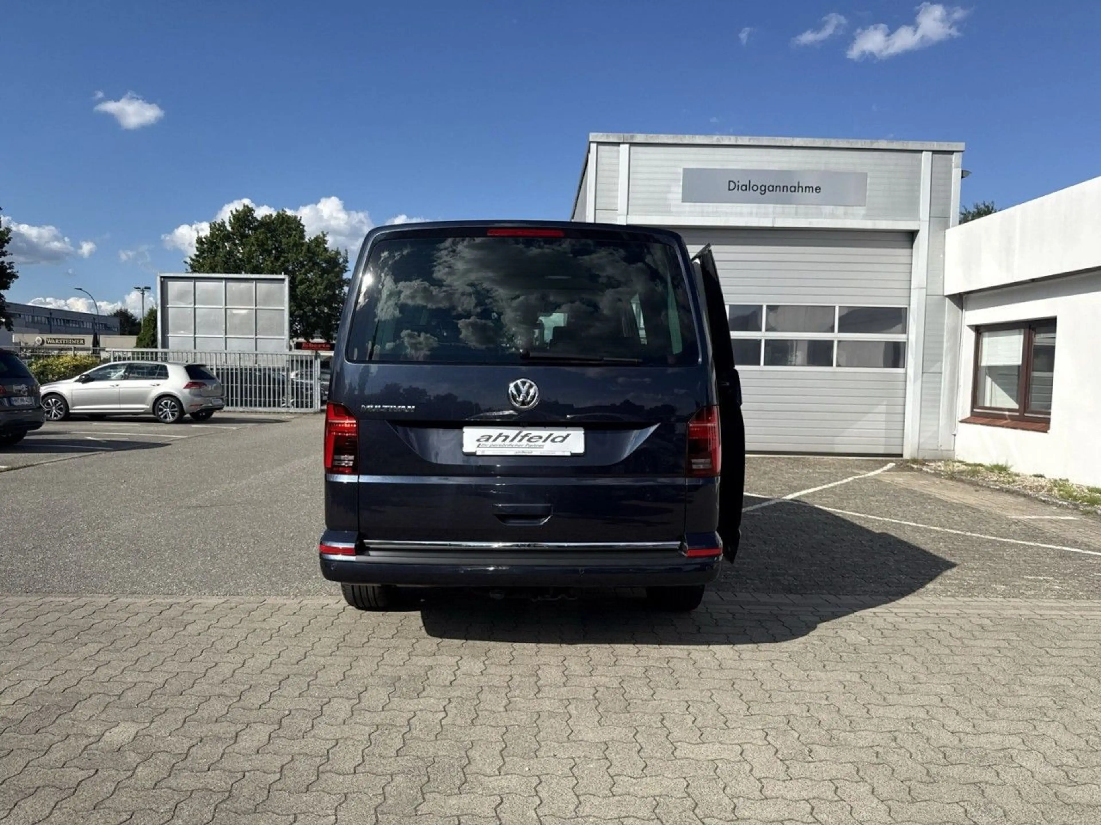 Volkswagen T6.1 Multivan Generation Six 2.0 TDI DSG KAM Standhzg AHK ACC — photo 4