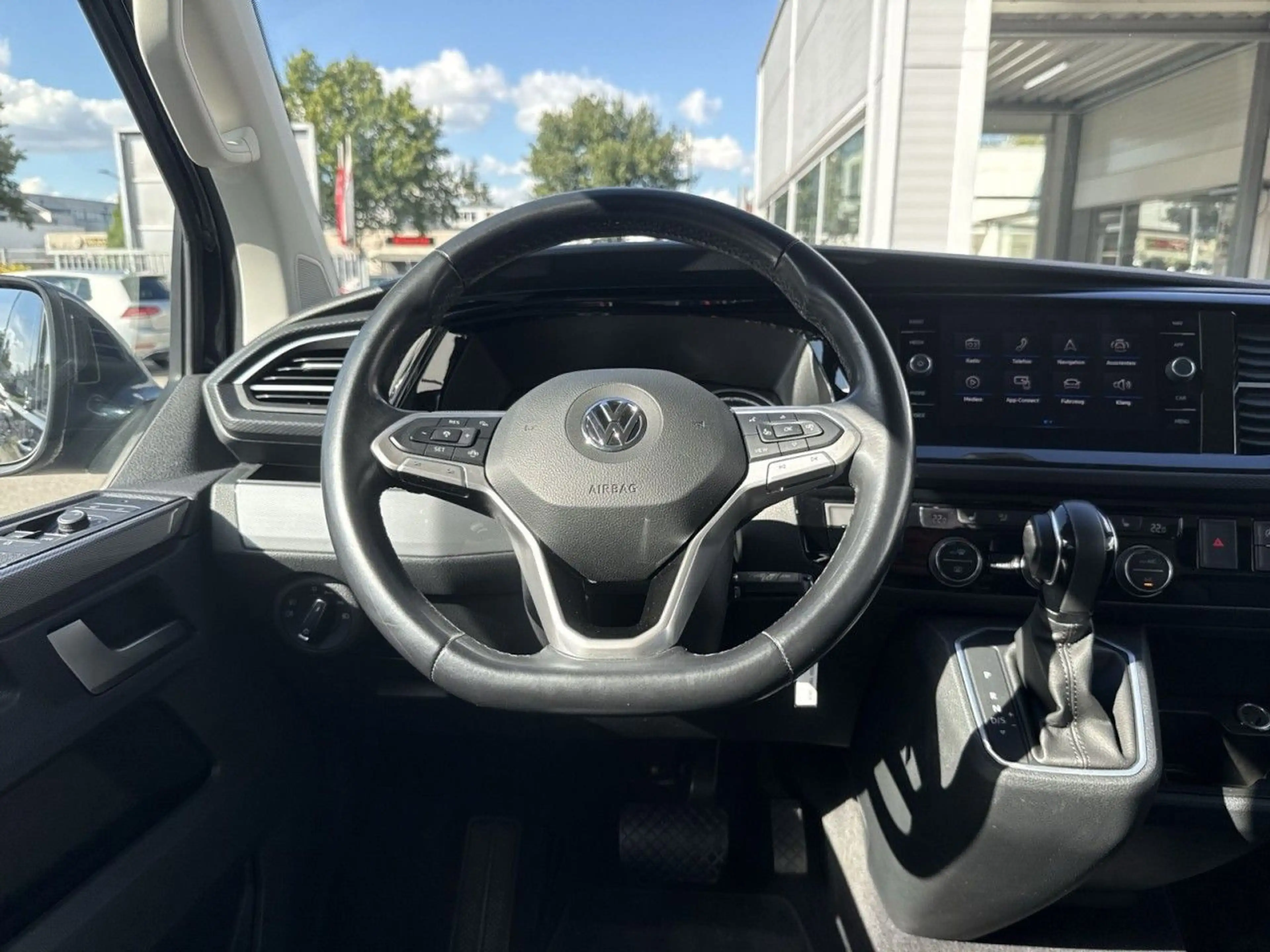 Volkswagen T6.1 Multivan Generation Six 2.0 TDI DSG KAM Standhzg AHK ACC — photo 9