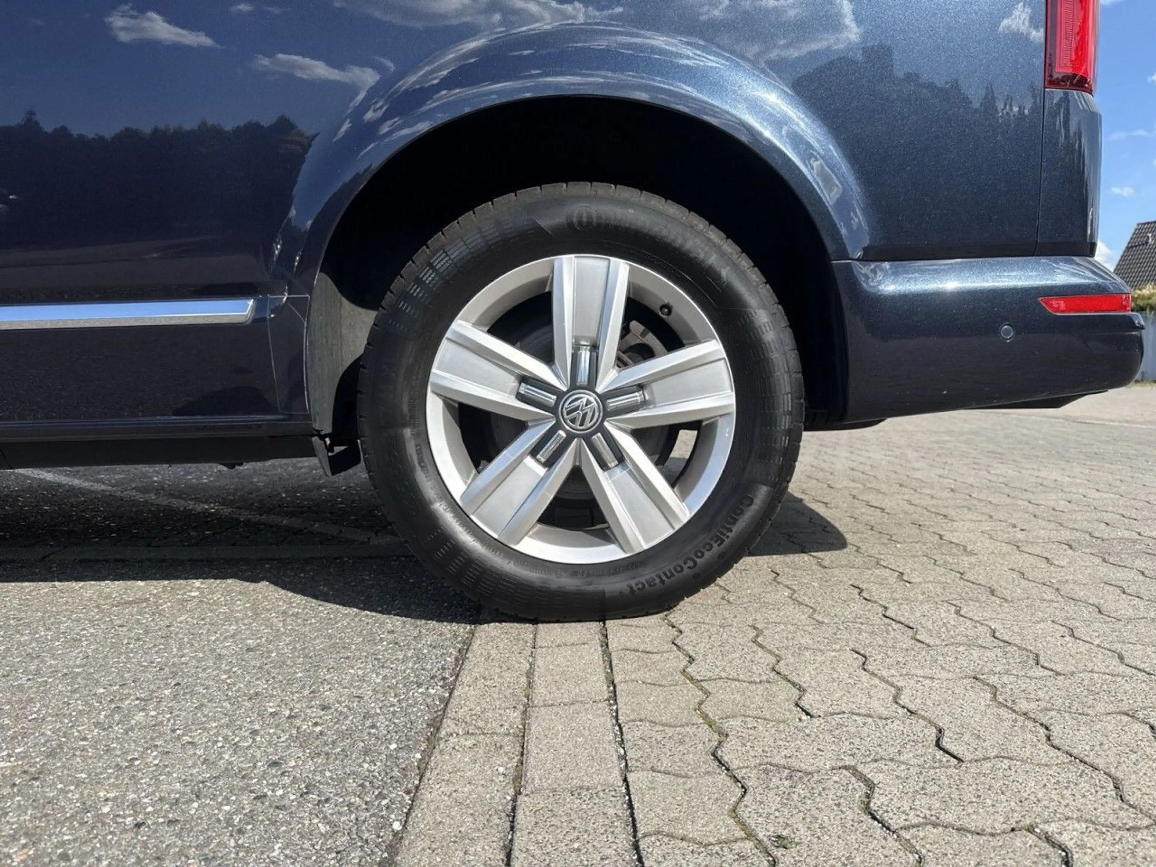 Volkswagen T6.1 Multivan Generation Six 2.0 TDI DSG KAM Standhzg AHK ACC — photo 5