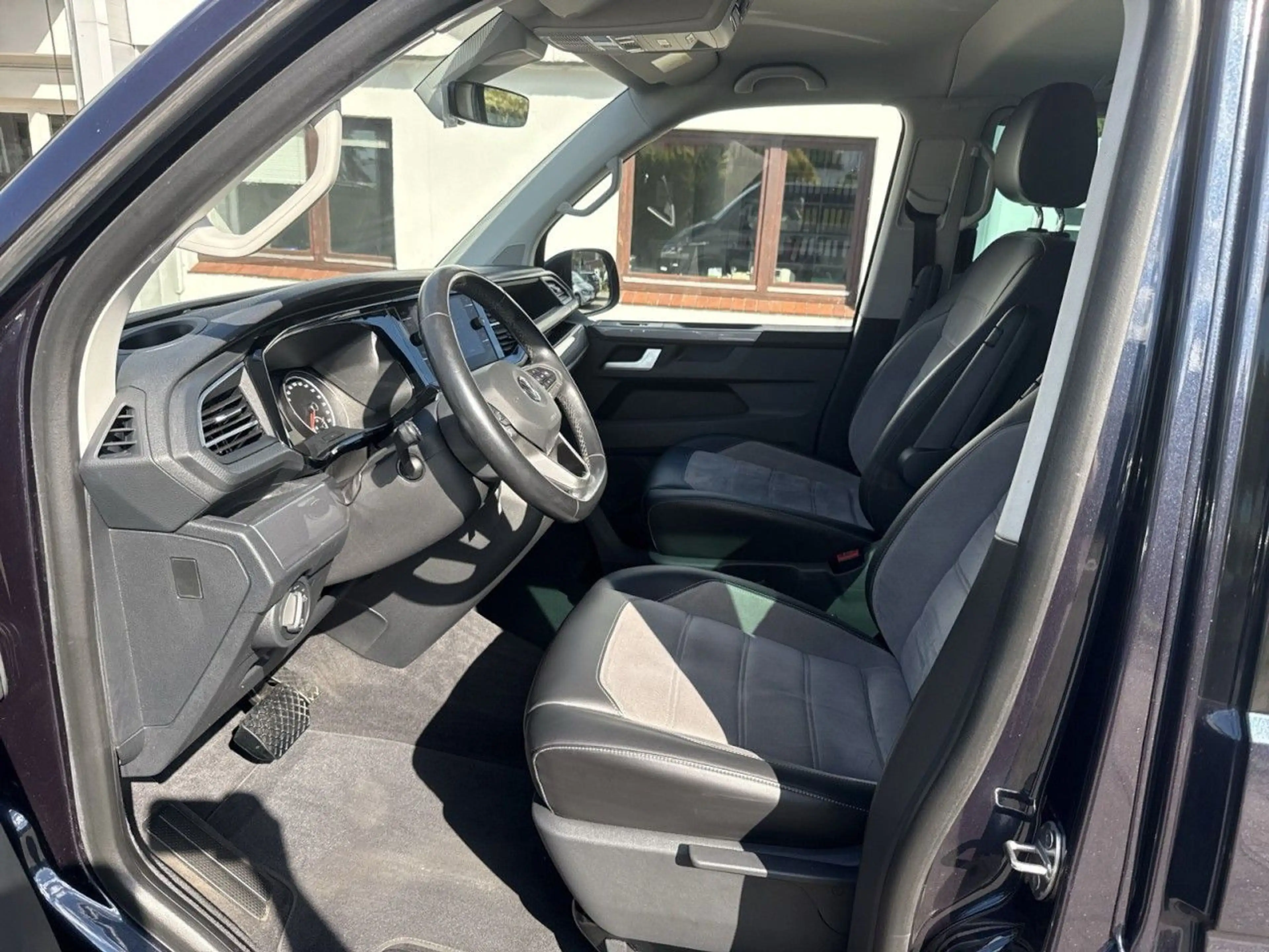 Volkswagen T6.1 Multivan Generation Six 2.0 TDI DSG KAM Standhzg AHK ACC — photo 6