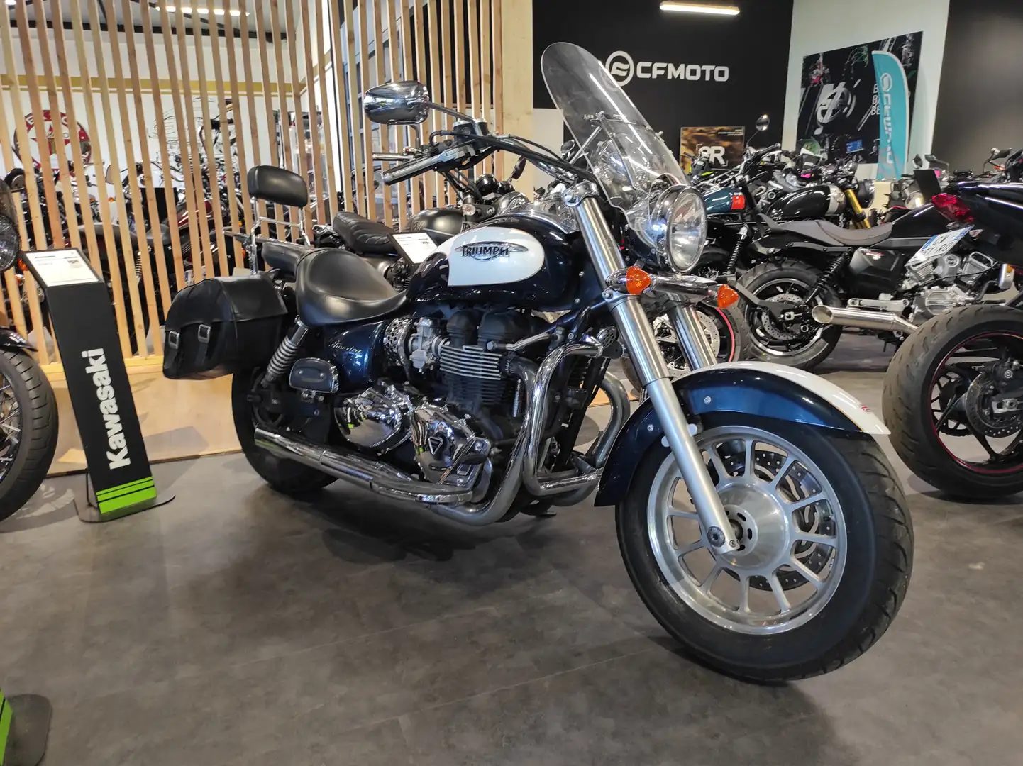 Triumph Bonneville America - 1
