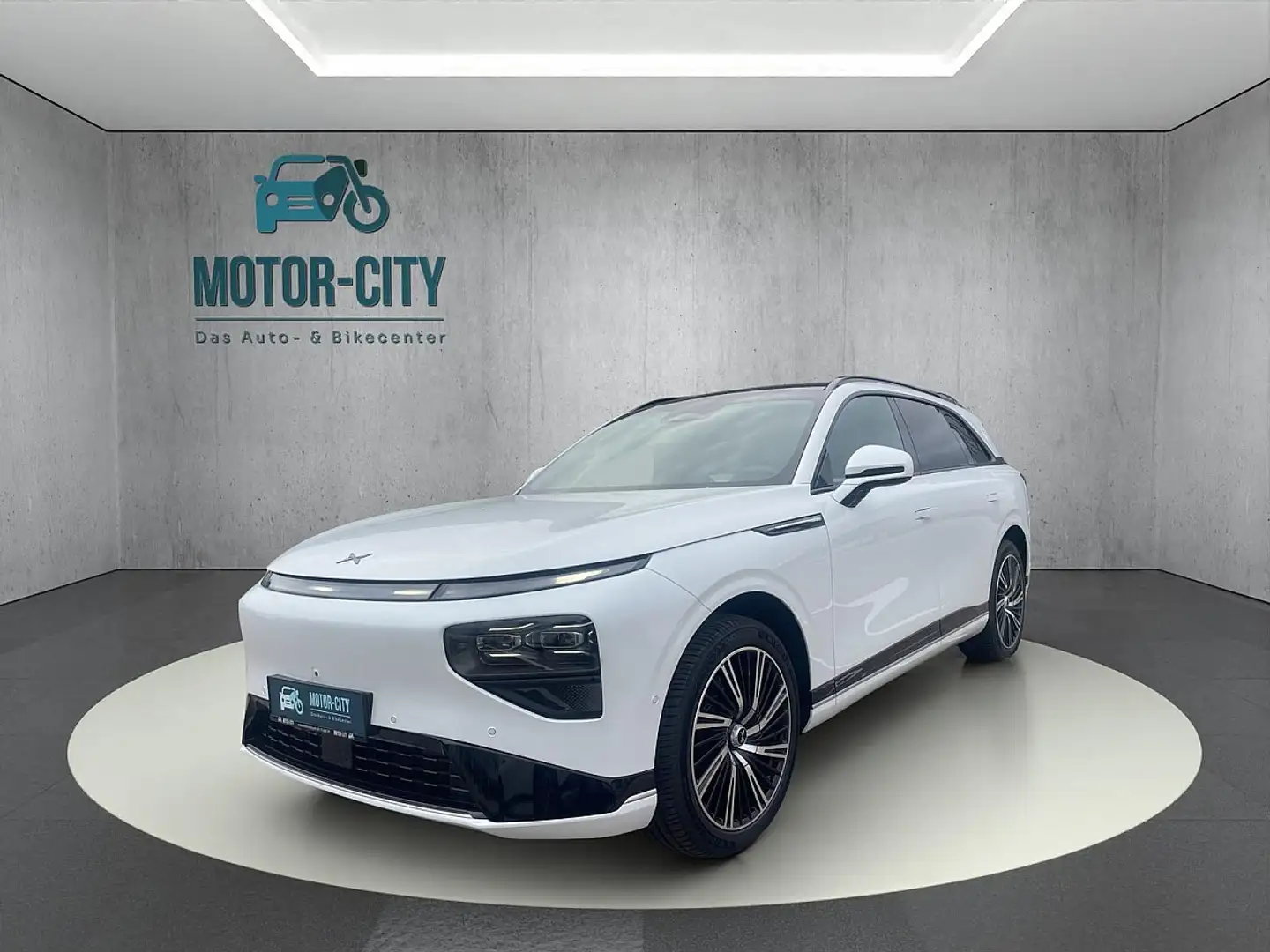 Xpeng G9 AWD Performance Weiß - 1
