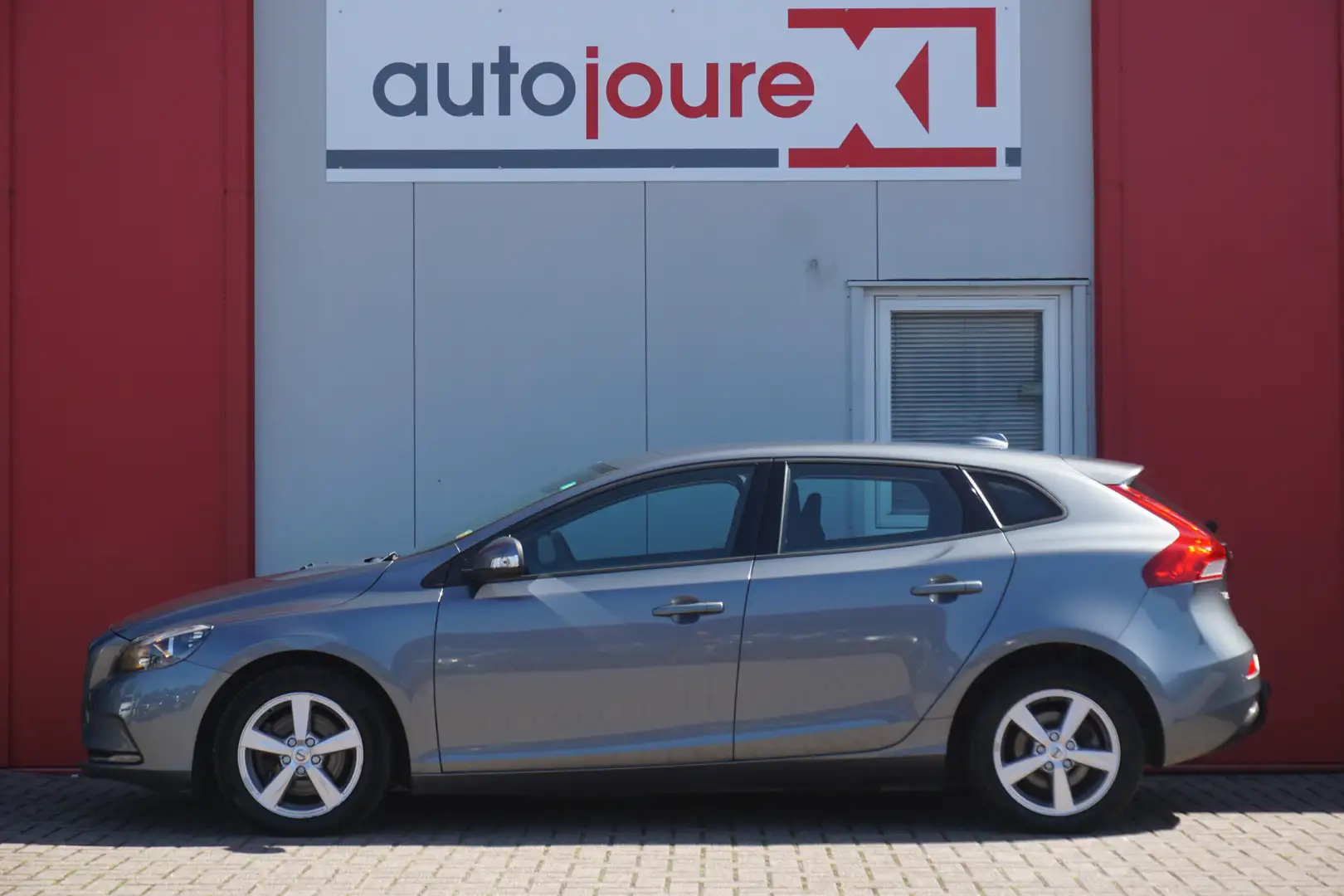 Volvo V40 2.0 T2 Nordic | Origineel NL | Navigatie | Cruise Grijs - 2