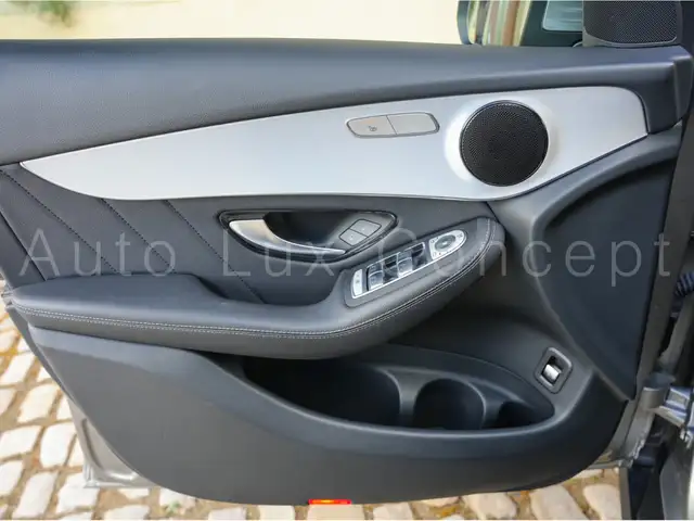 Mercedes-Benz 300 view 11