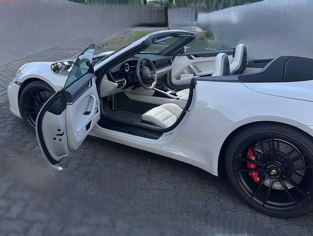 Porsche 992 911 Carrera Cabrio GTS PDK