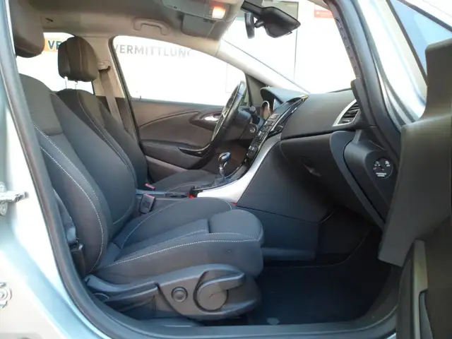 Opel Astra view 13