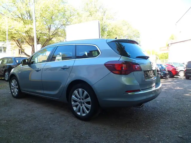 Opel Astra view 6