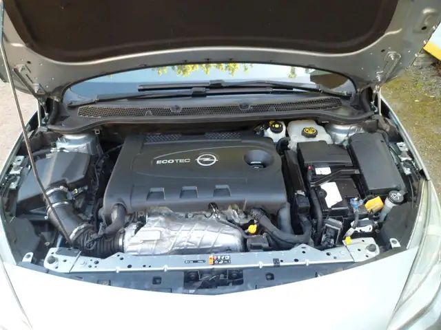 Opel Astra view 4