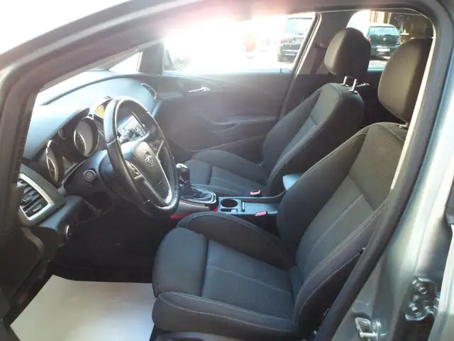 Opel Astra view 10