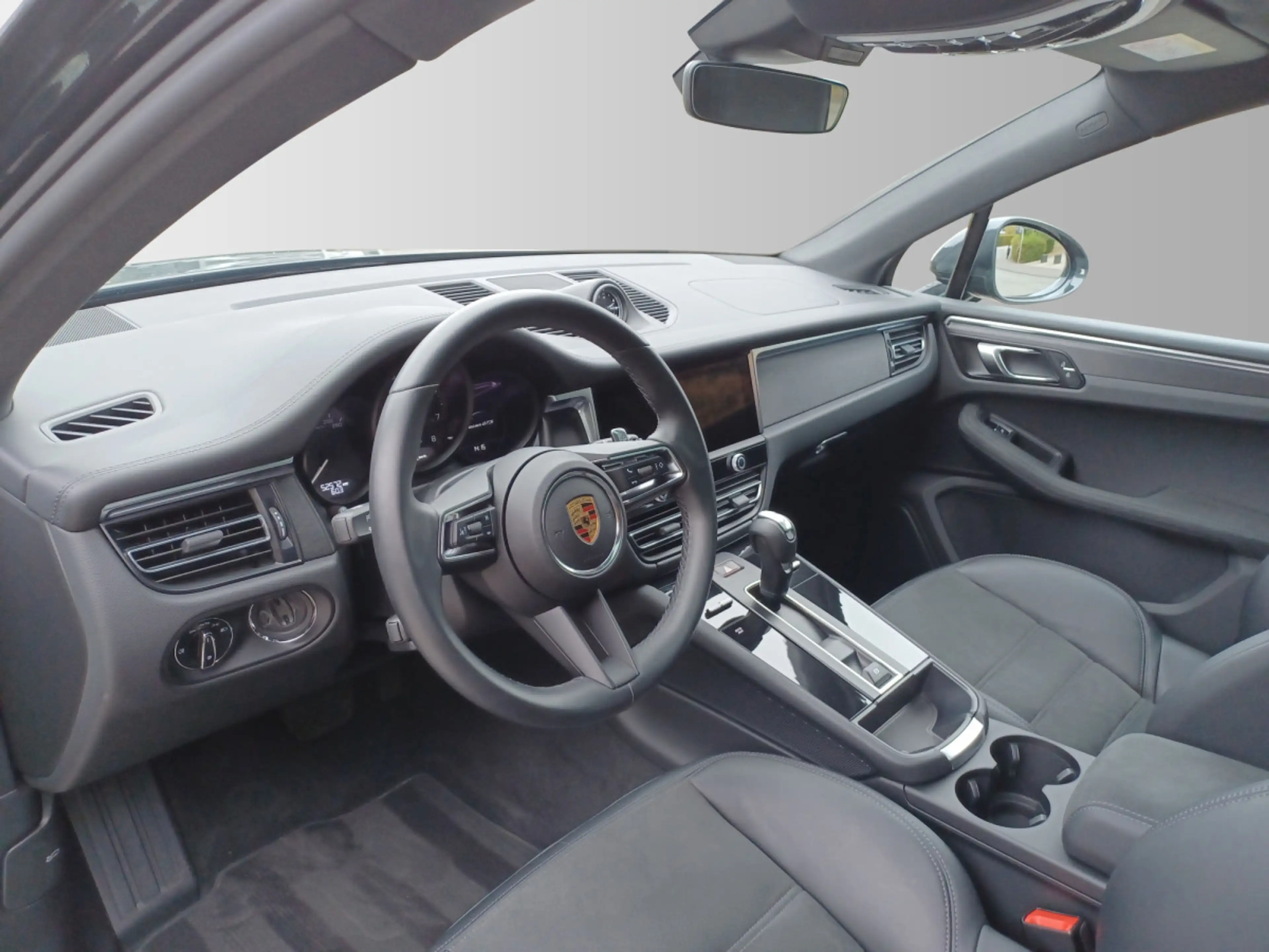 Porsche Macan GTS — photo 10