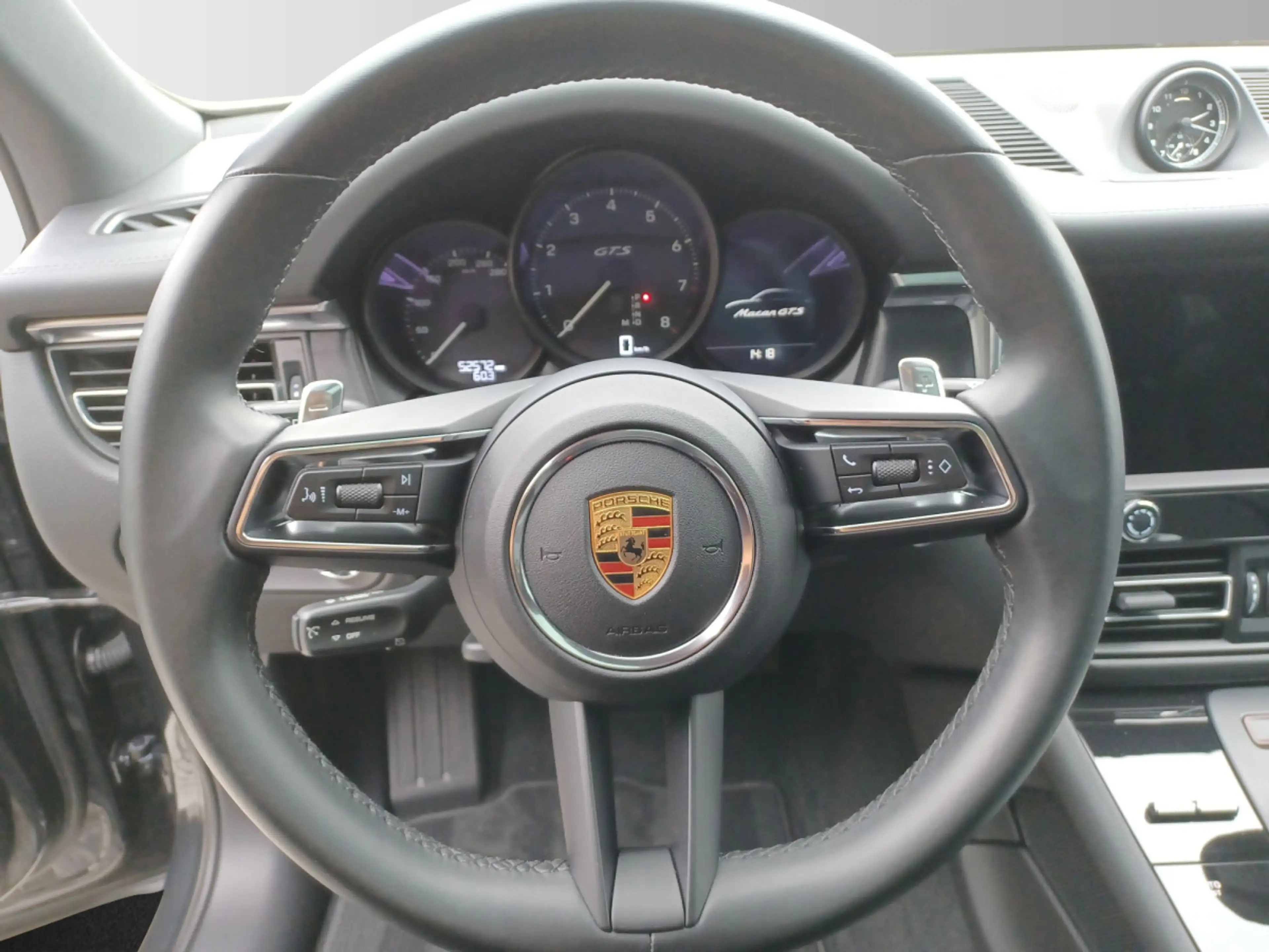 Porsche Macan GTS — photo 11