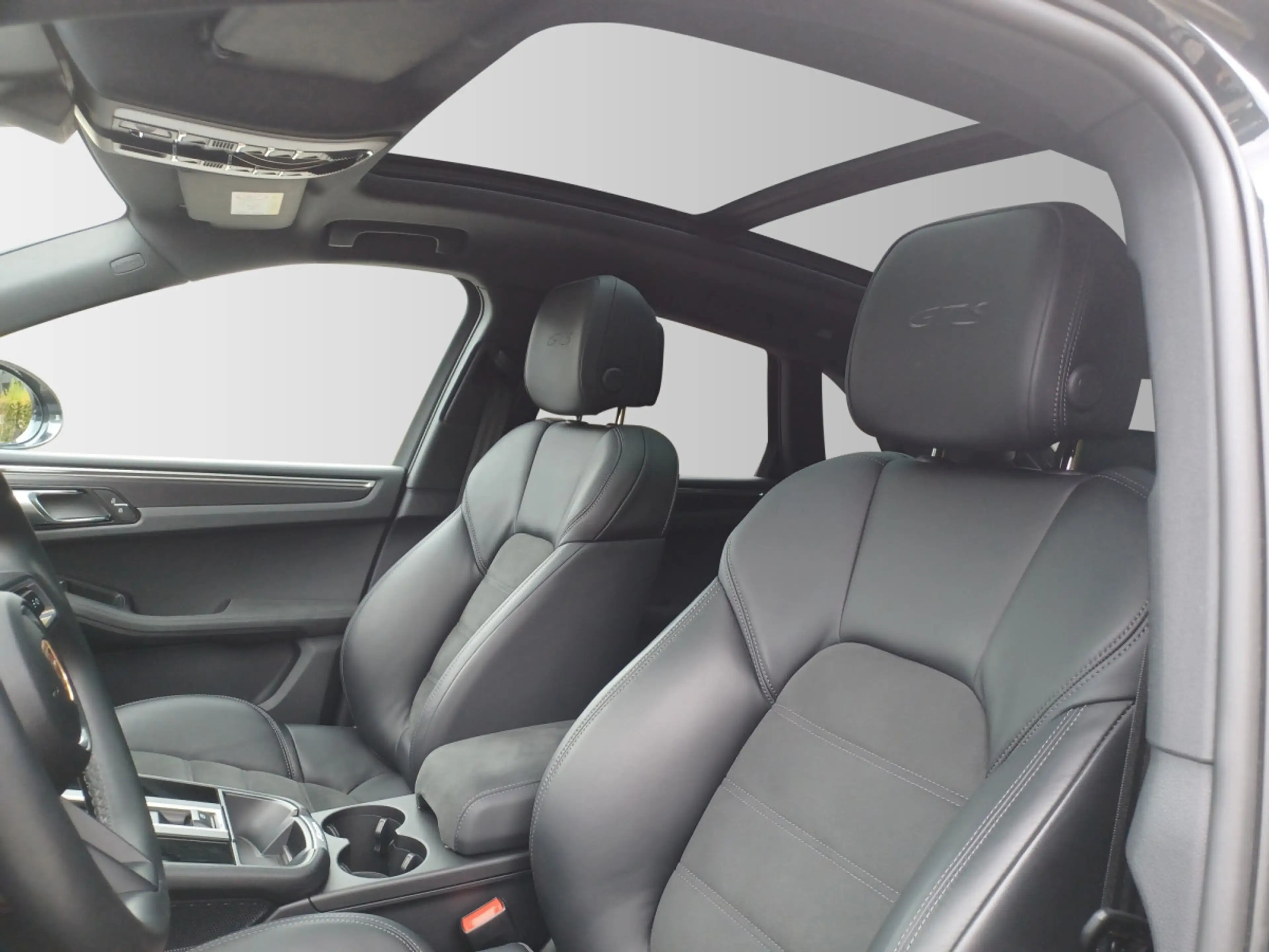 Porsche Macan GTS — photo 9