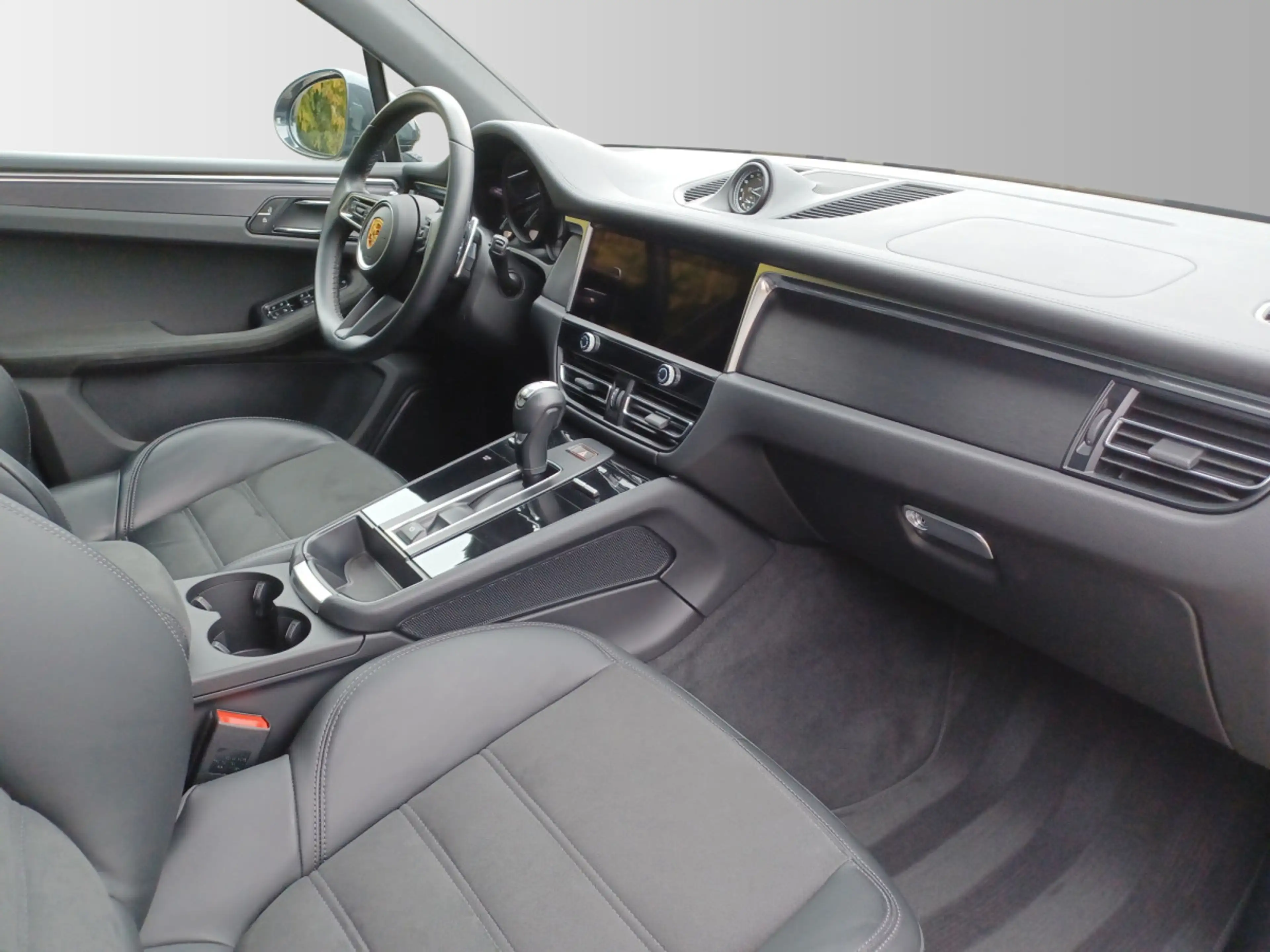 Porsche Macan GTS — photo 12