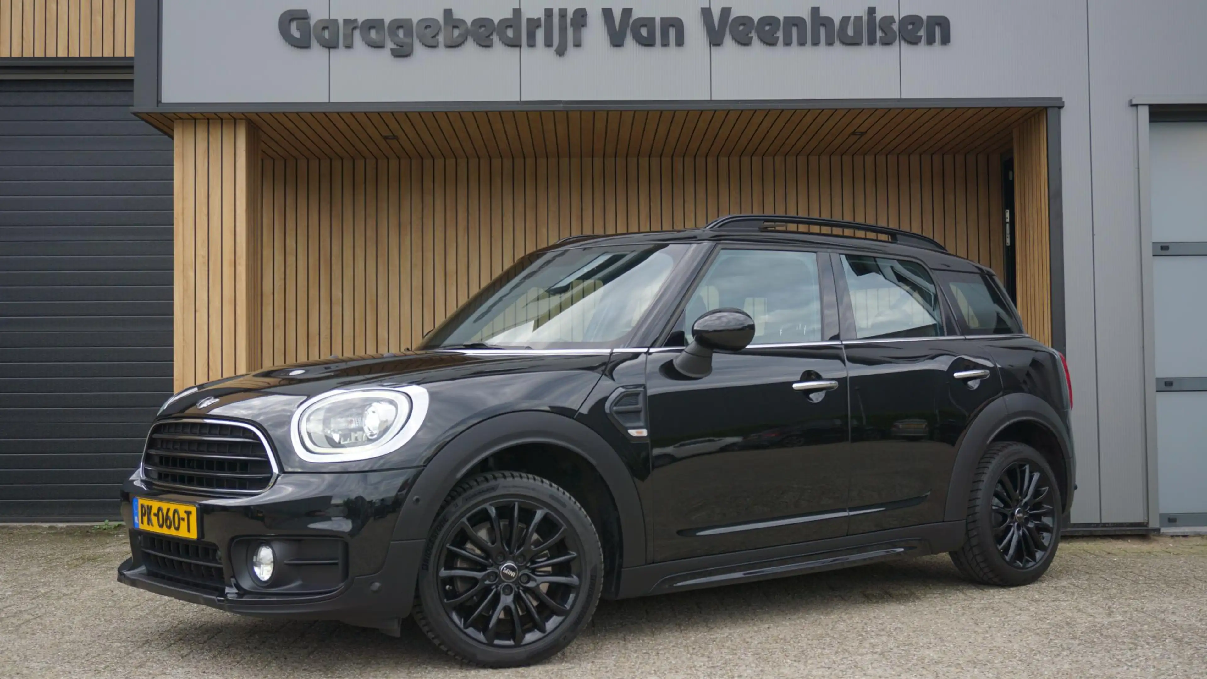 MINI Cooper Countryman 1.5 136pk *Black Optik* Pano.Dak Leder H&K 17inch