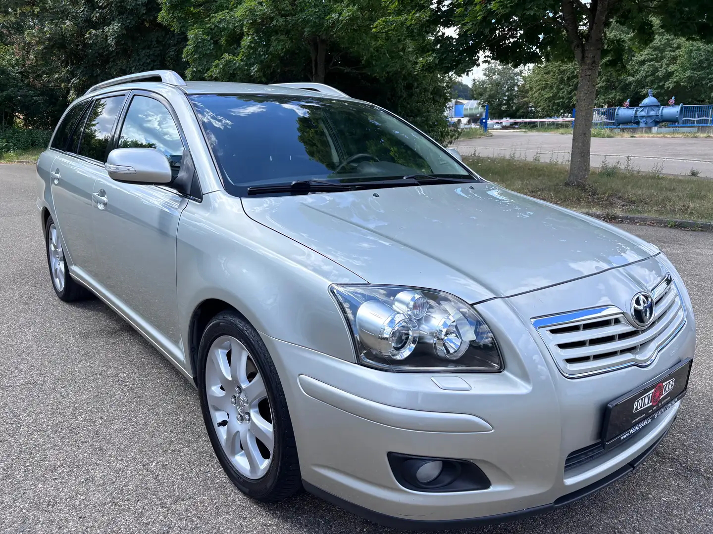 Toyota Avensis Kombi 2.0 16V Executive*EURO4-SHZ-2.HAND-WR* Grau - 2