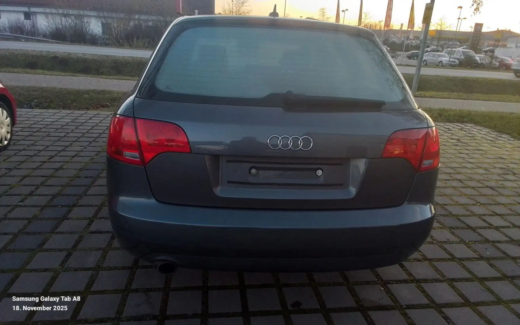 Audi A4 Avant 2.0 Grau - 2
