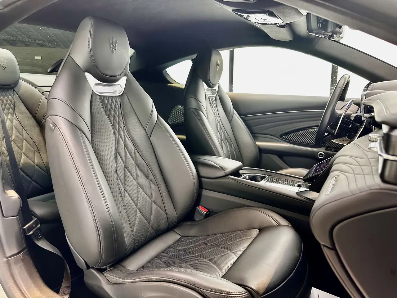 Maserati GranTurismo 2023 — фото 13