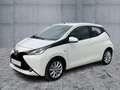 Toyota Aygo 1.0 MMT X-PLAY TOUCH RFK+MFL+NSW+16" Weiß - thumbnail 2