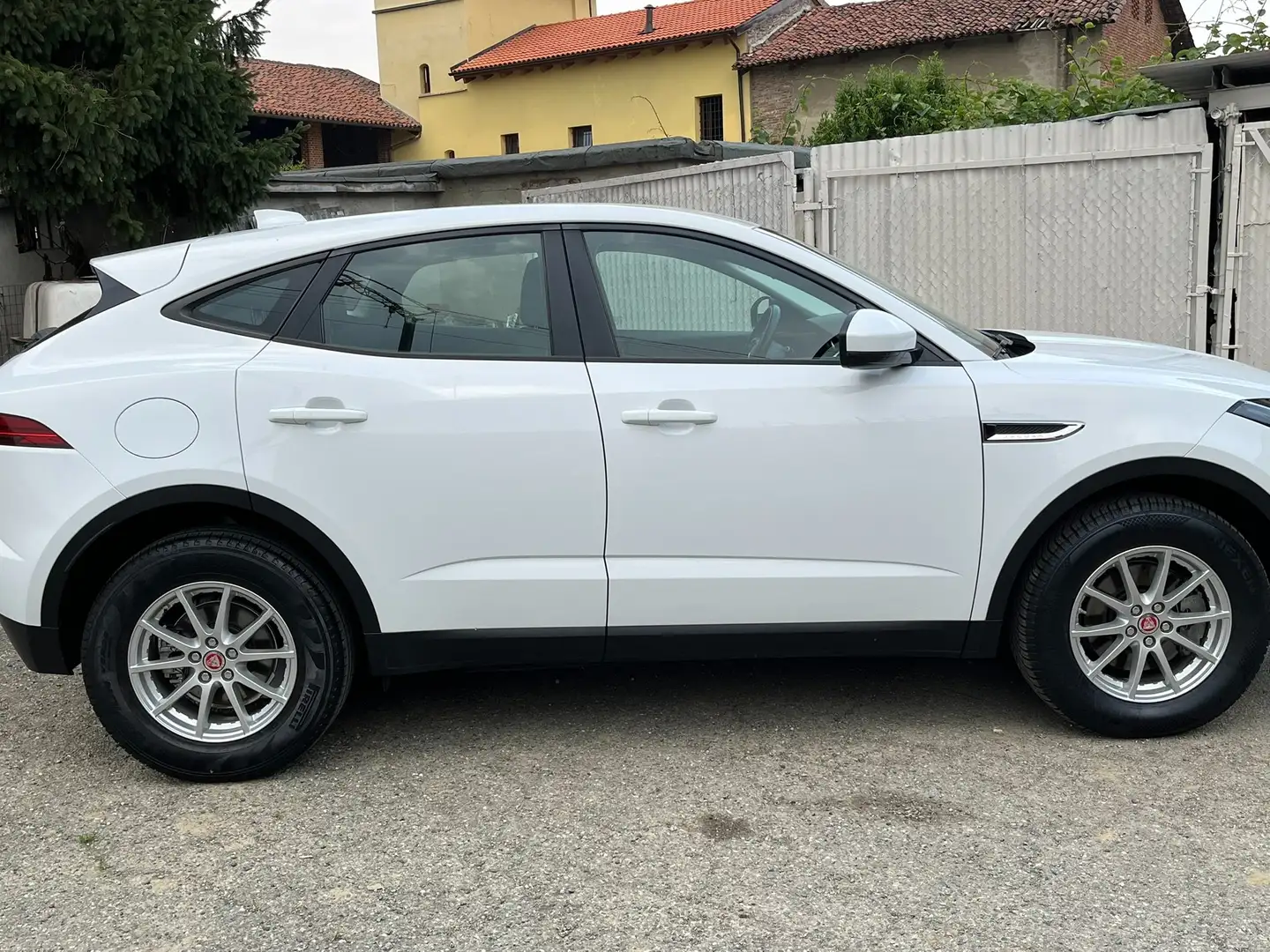 Jaguar E-Pace E-Pace 2017 2.0d i4 awd 150cv auto my19 Bianco - 1