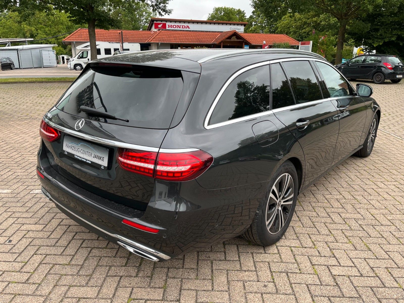 Mercedes-Benz E 200 D T-Modell Avantgarde +LED/Leder/Navi+ — photo 4