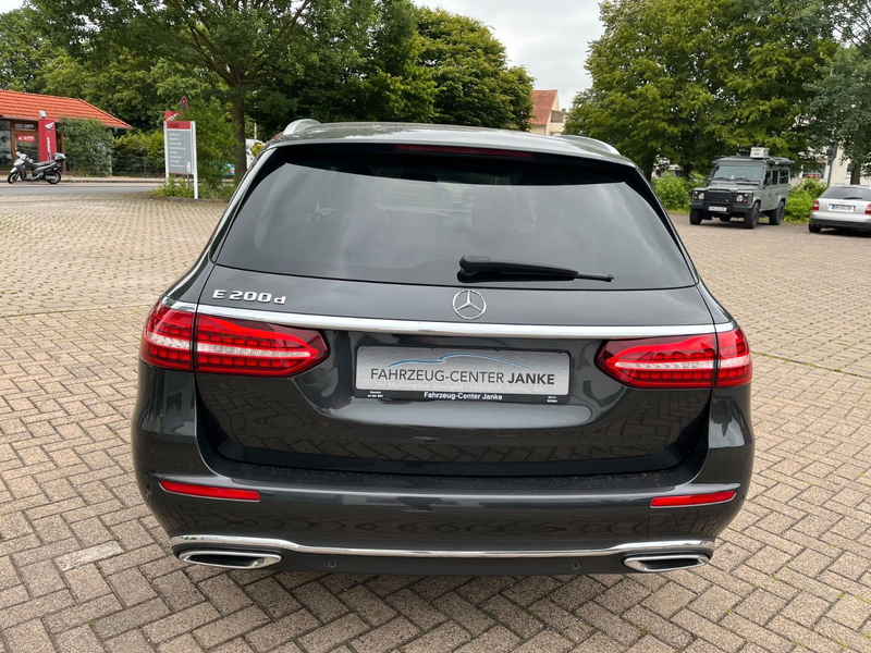 Mercedes-Benz E 200 D T-Modell Avantgarde +LED/Leder/Navi+ — photo 5