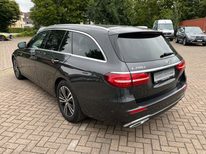 Mercedes-Benz E 200 D T-Modell Avantgarde +LED/Leder/Navi+ — photo 6