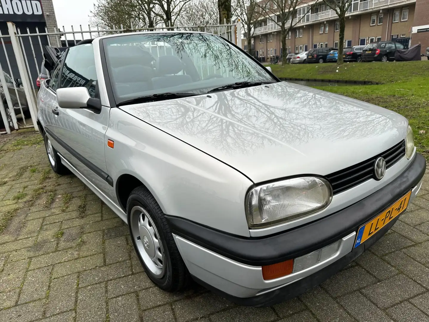 Volkswagen Golf Cabriolet 1.8 Gri - 2