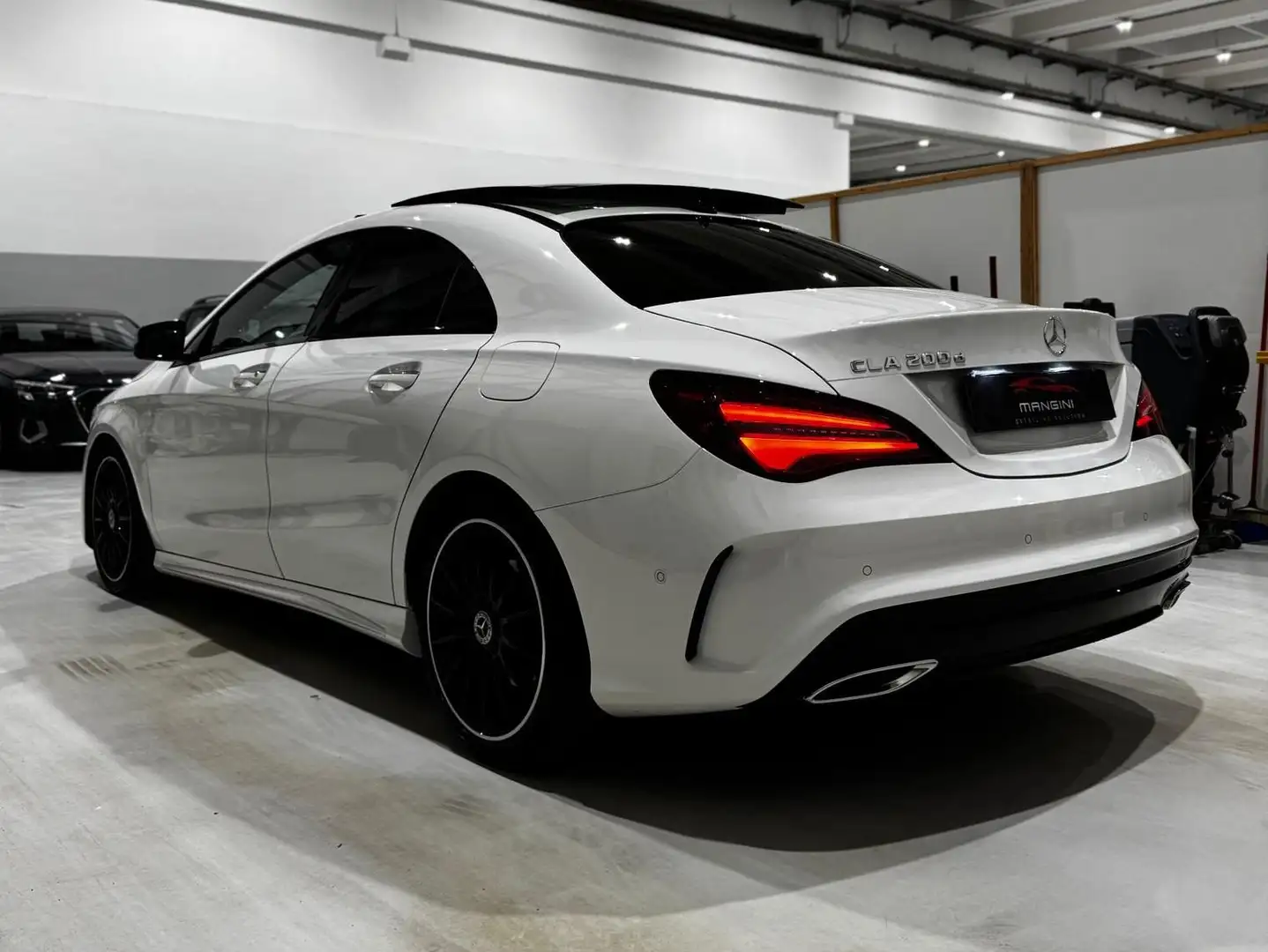 Mercedes-Benz CLA 200 CLA 200 d premium amg Bianco - 2