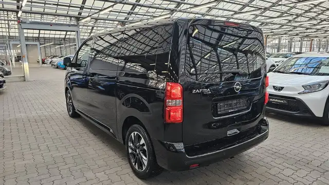 Opel Zafira view 4