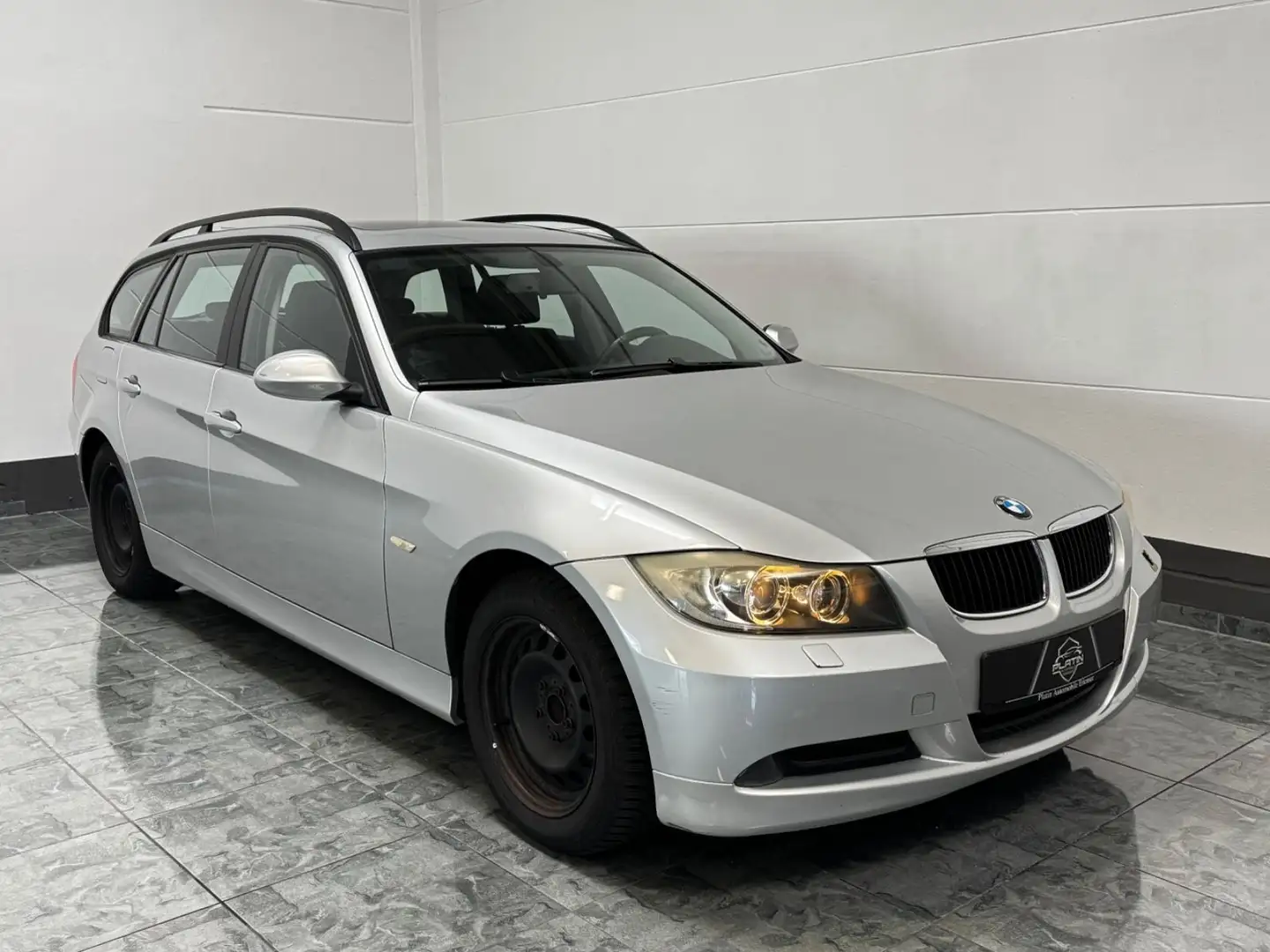 BMW 318 i Touring*Pano*Xenon*SZH*TÜV Argent - 1