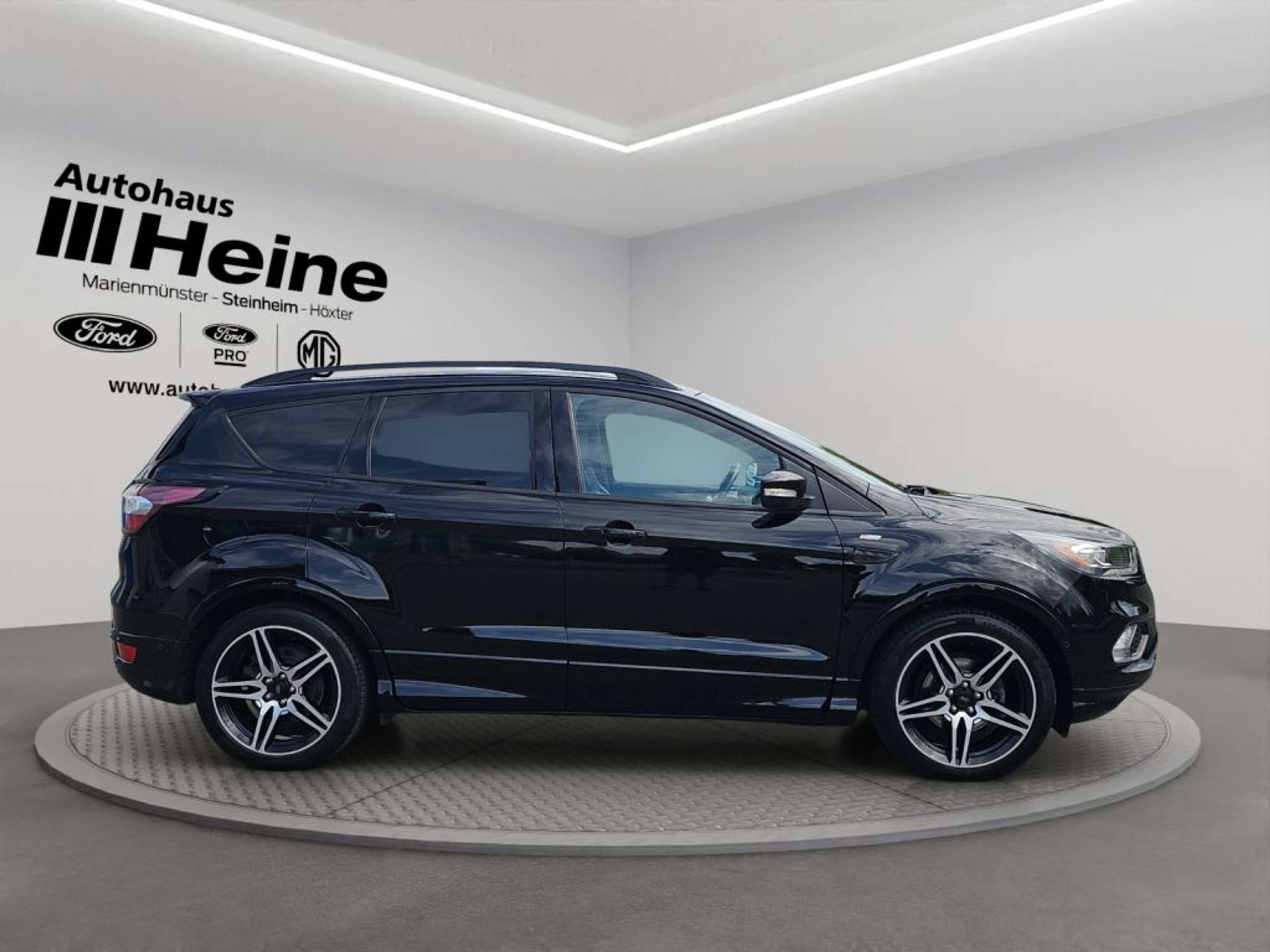 Fahrzeugabbildung Ford Kuga 1.5 EcoBoost ST-Line *NAVI*19-LM*AHK-KEY-FREE* - mit KI generiert/bearbeitet