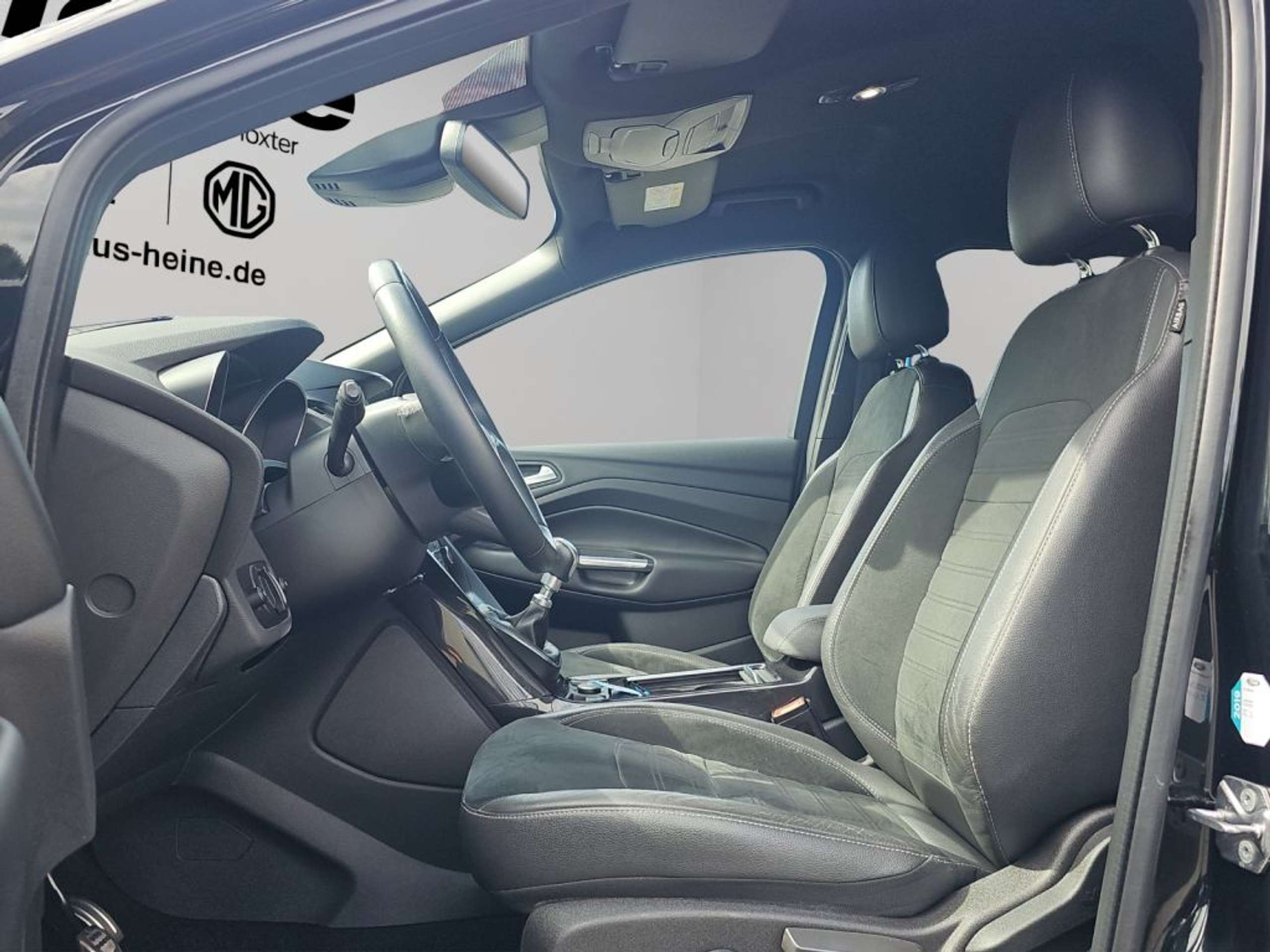 Fahrzeugabbildung Ford Kuga 1.5 EcoBoost ST-Line *NAVI*19-LM*AHK-KEY-FREE* - mit KI generiert/bearbeitet