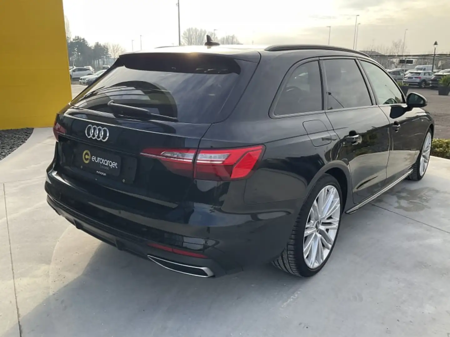 Audi A4 Avant 35 TDI/163 CV S tronic S line edition Nero - 2