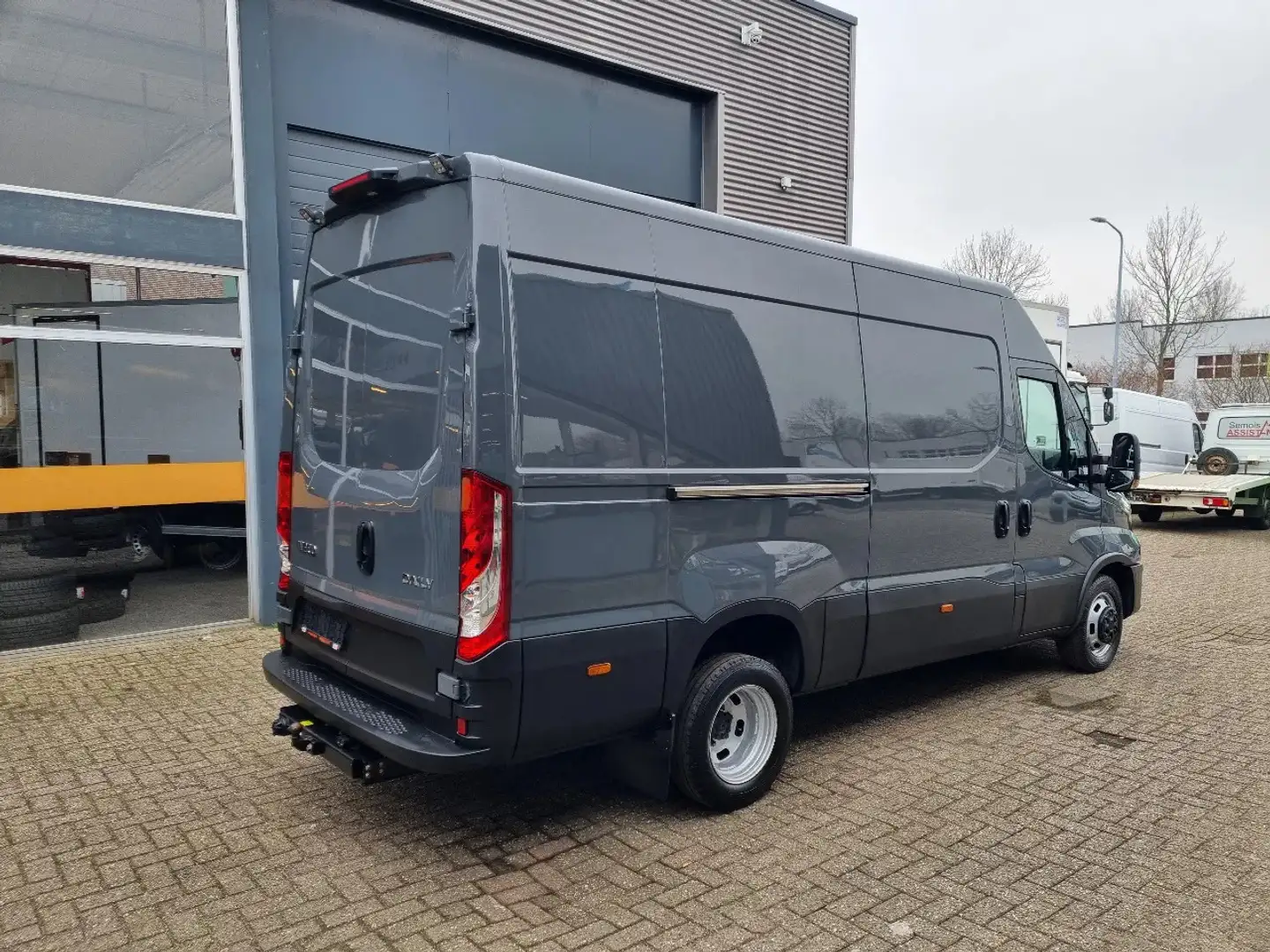 Iveco Daily 35C18 3.0D L2H2 HI-MATIC EURO 6 Gris - 2
