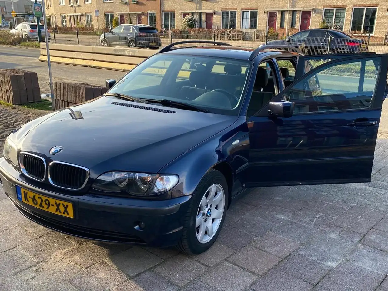 BMW 330 318i, foto 2
