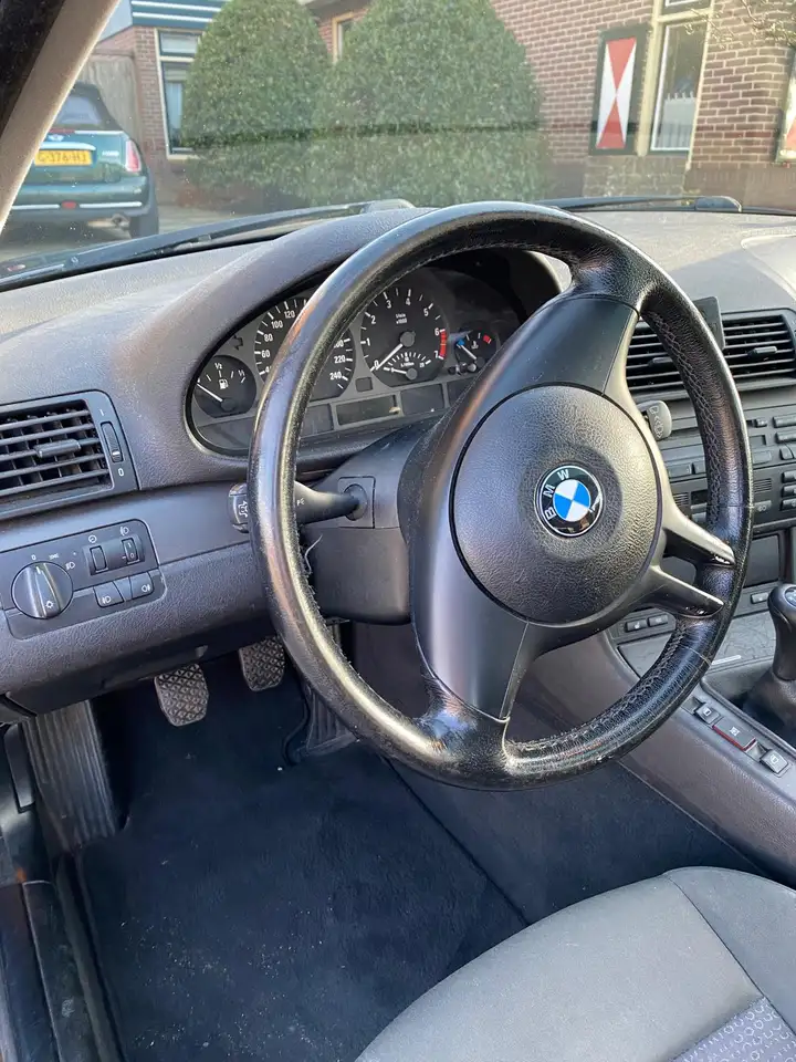 BMW 330 318i, foto 4