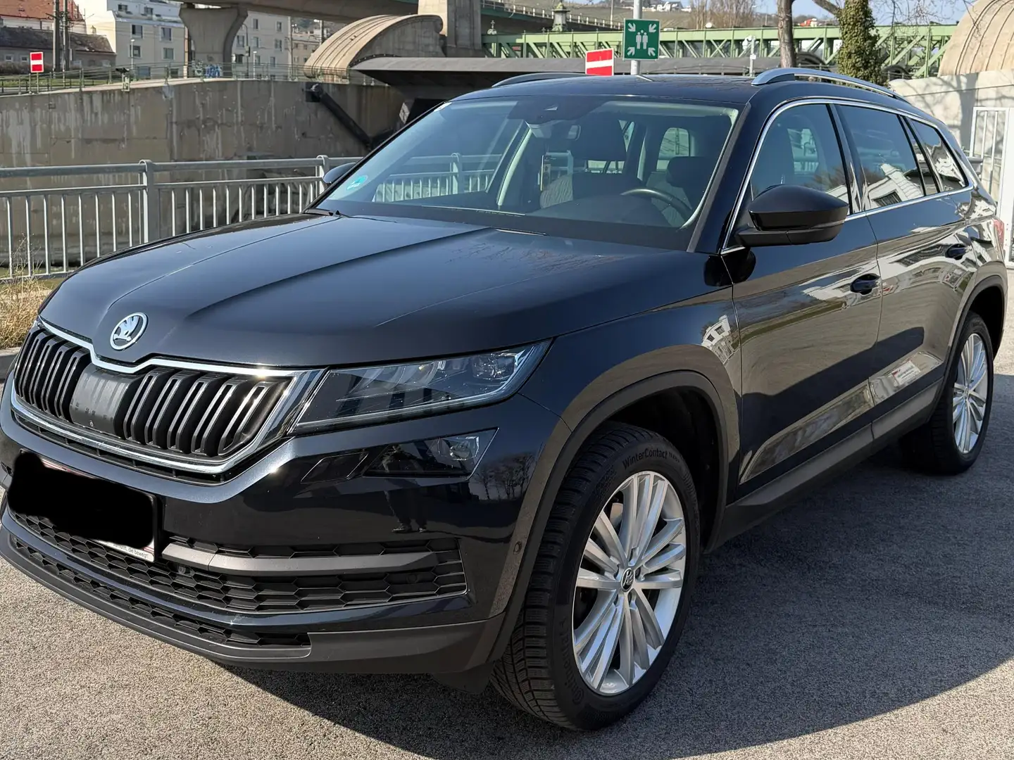 Skoda Kodiaq 2,0 TDI SCR 4x4 Style DSG Style 7-Sitzer | DCC | 360° | AHK | Zahnriemen neu | SUV Schwarz - 1