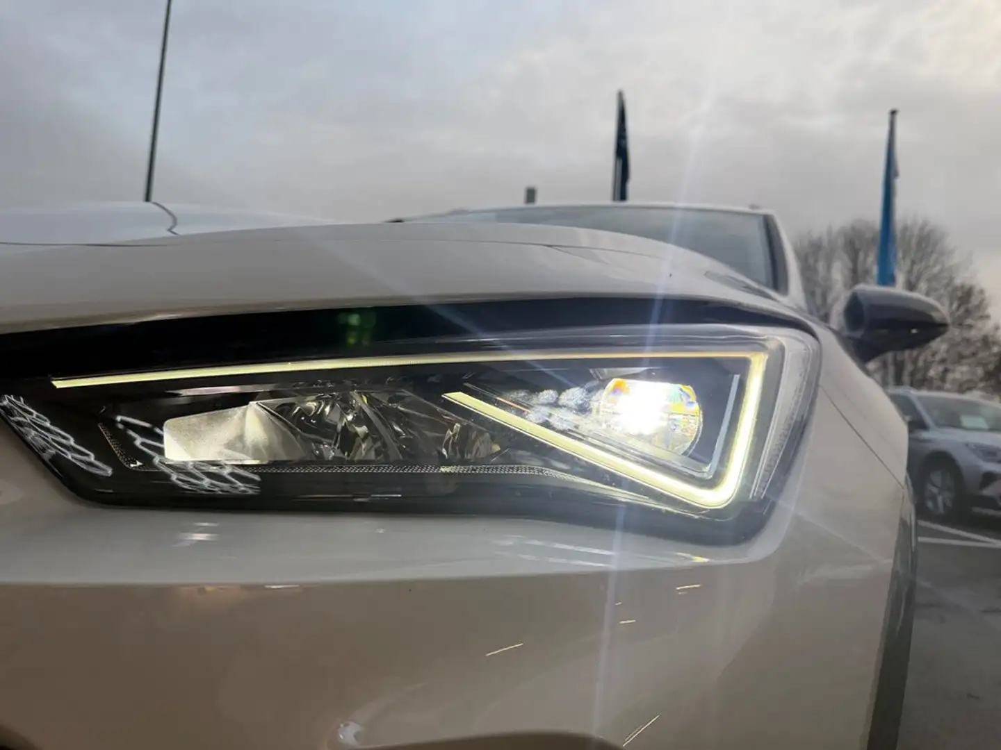 CUPRA Formentor 1,5 TSI AHK Weiß - 2