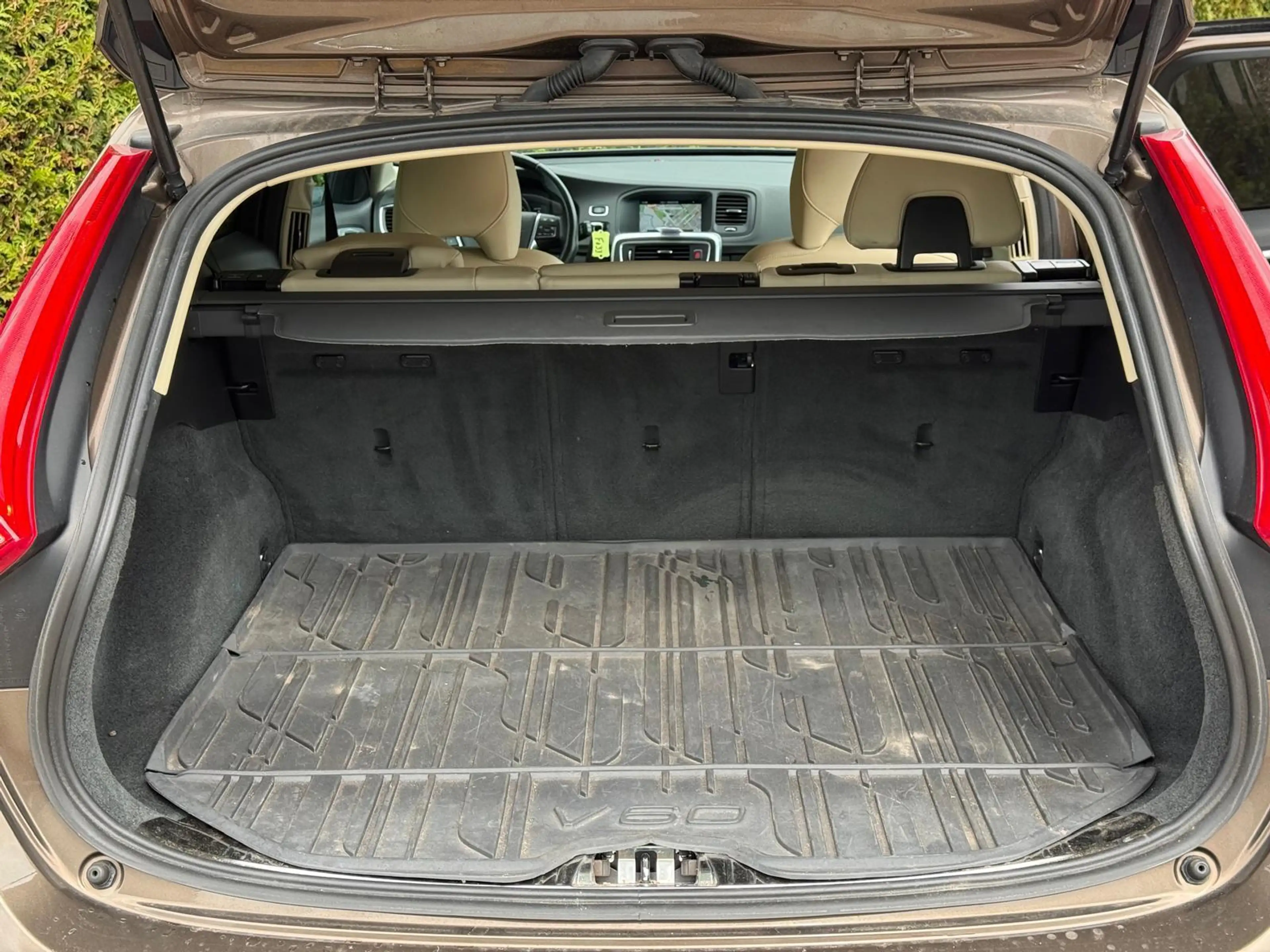 Volvo V60 Cross Country 2.0 T5 Summum — photo 9