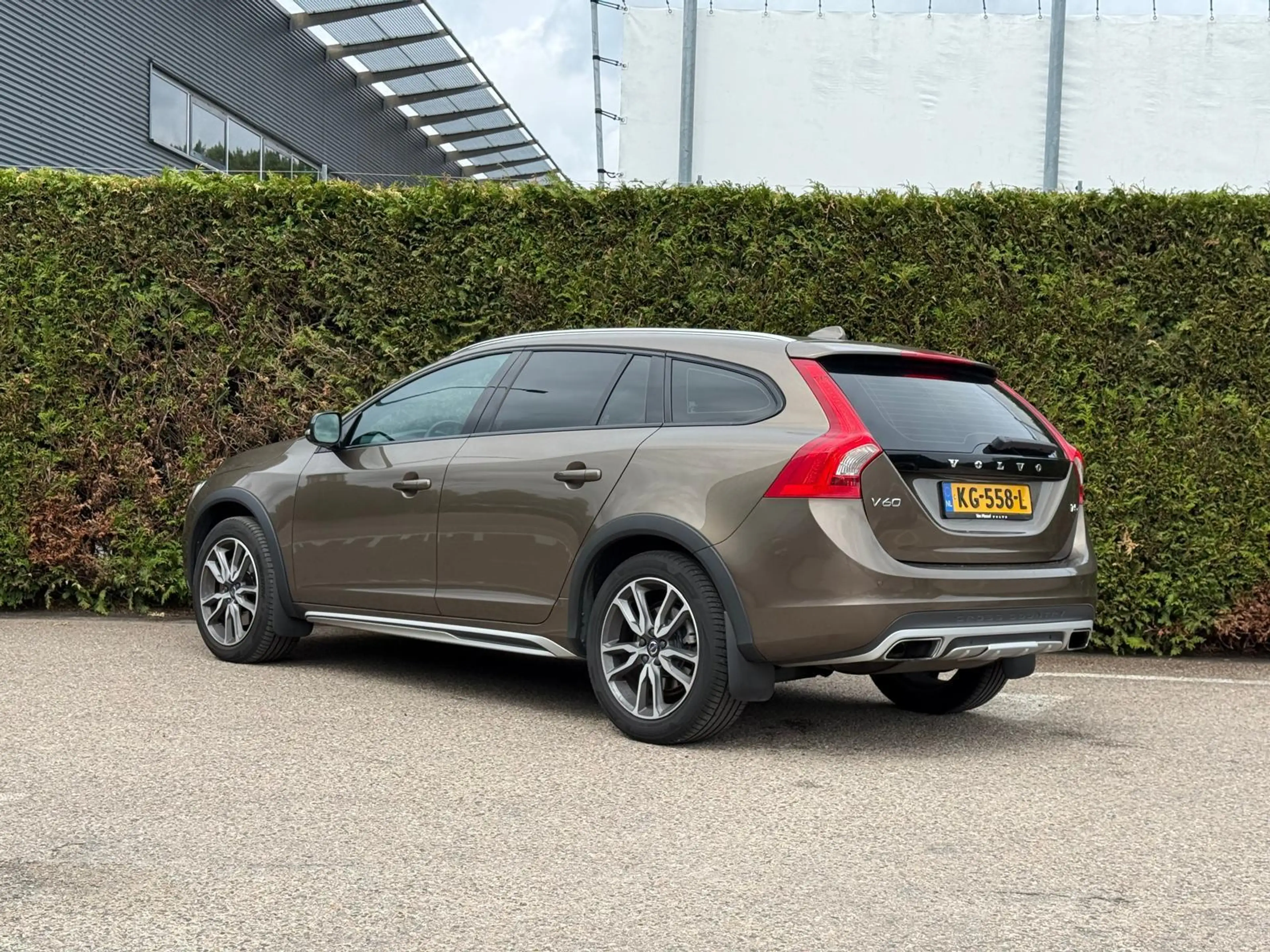 Volvo V60 Cross Country 2.0 T5 Summum — photo 8
