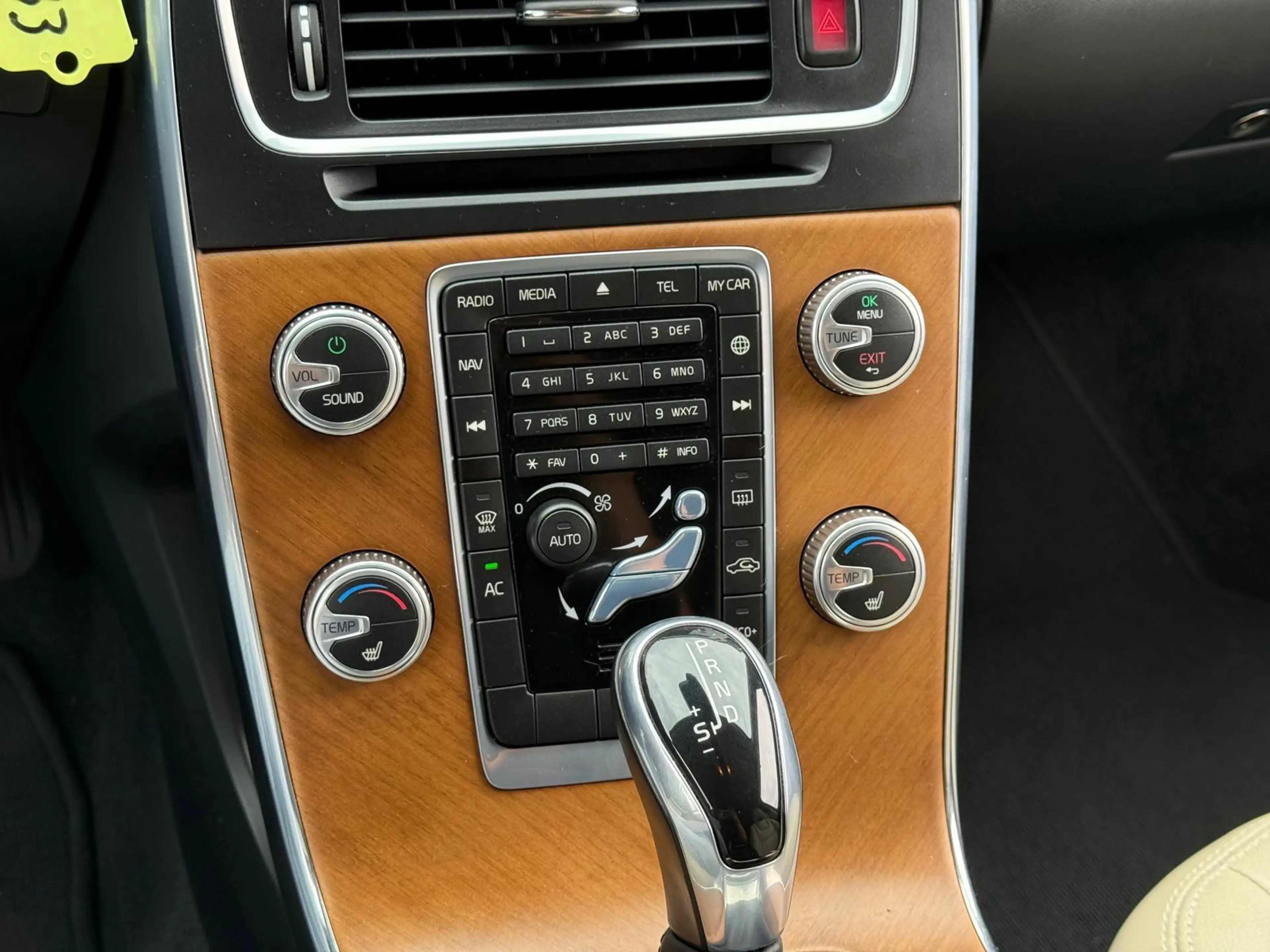 Volvo V60 Cross Country 2.0 T5 Summum — photo 15