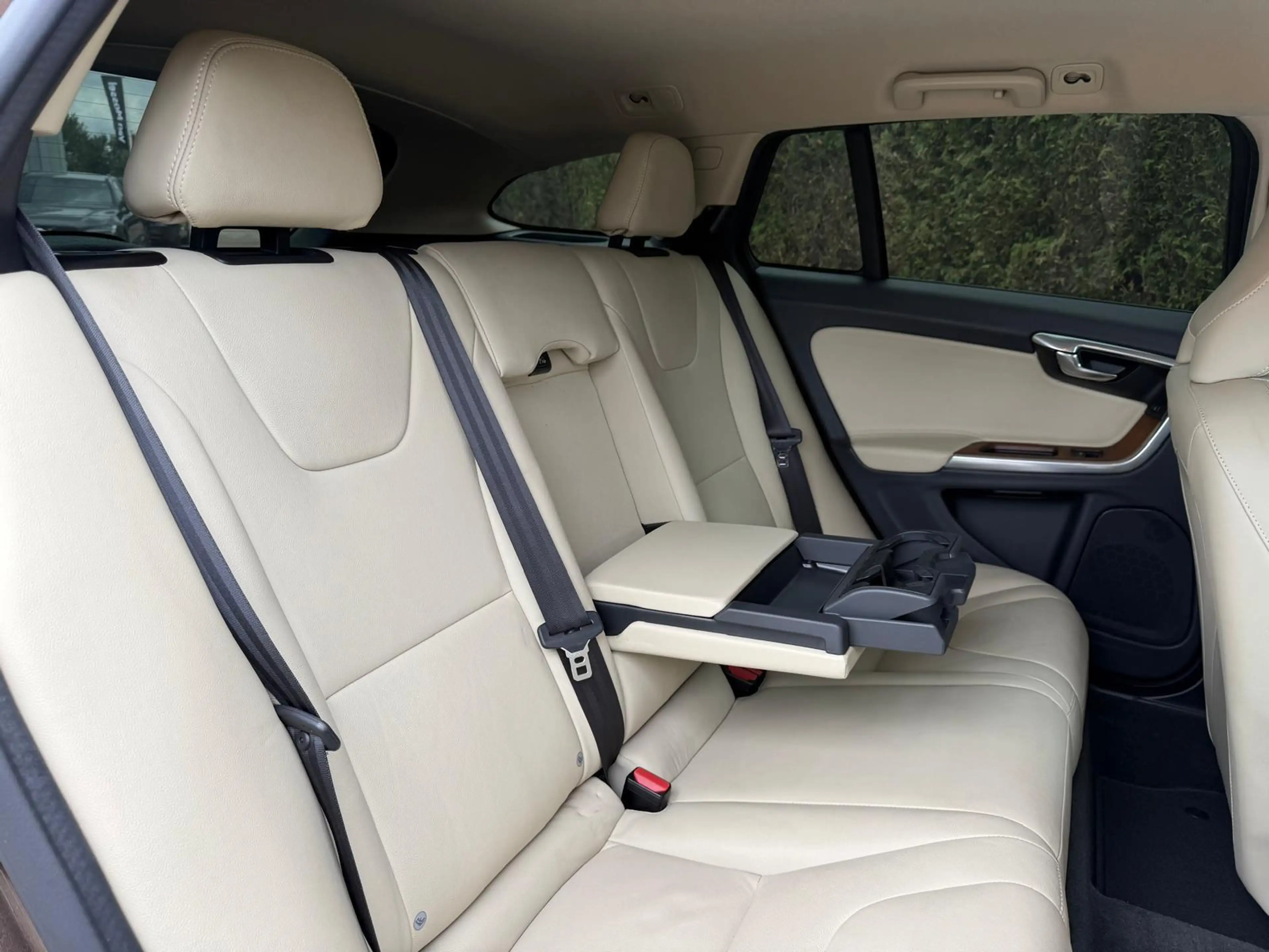 Volvo V60 Cross Country 2.0 T5 Summum — photo 11