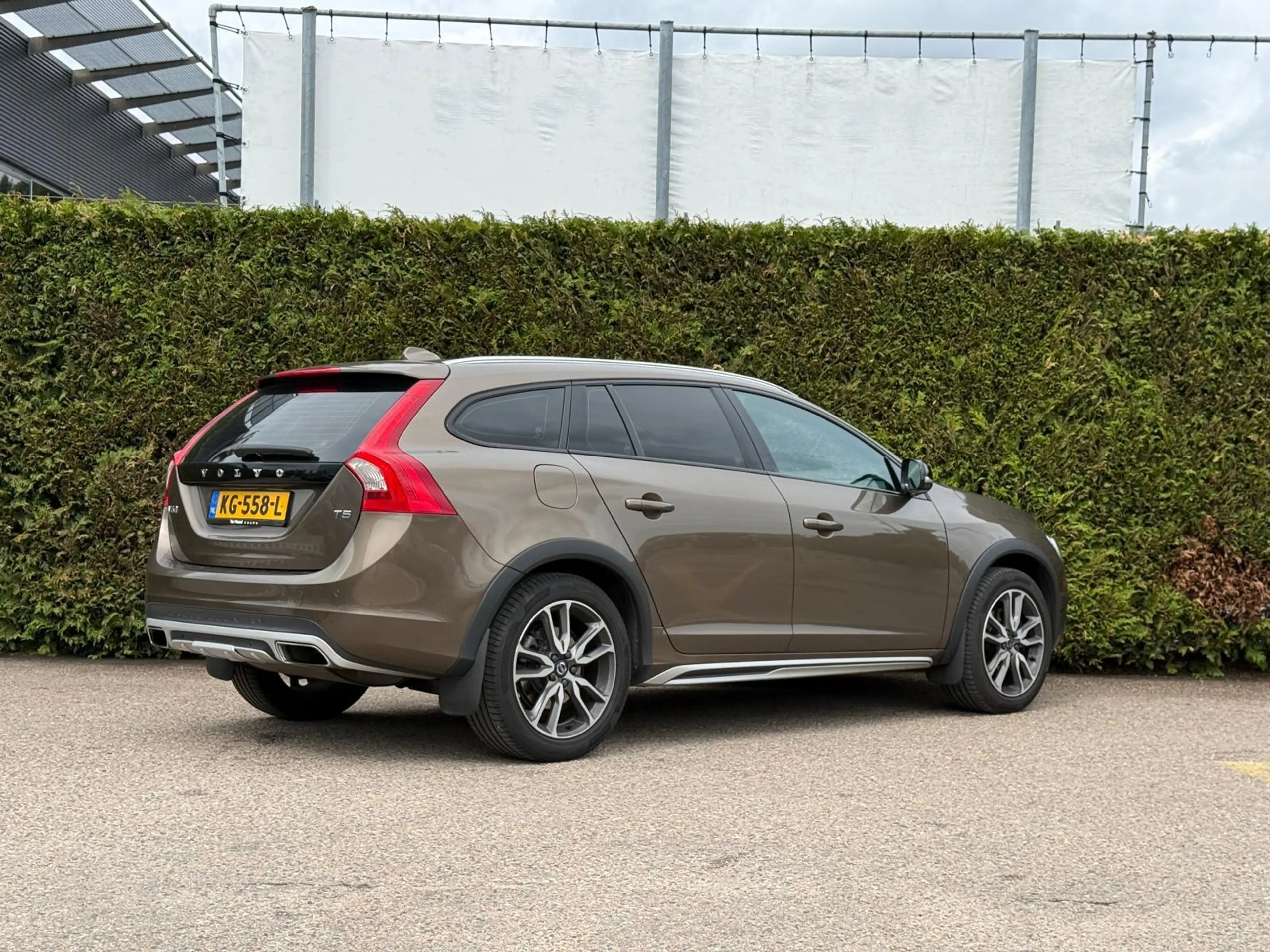 Volvo V60 Cross Country 2.0 T5 Summum — photo 2